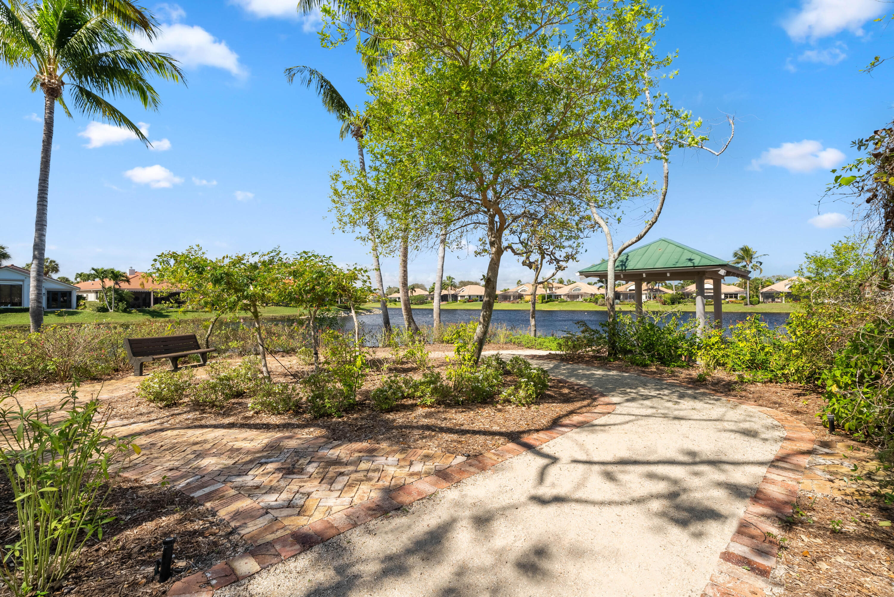WINDRIFT AT JONATHANS LANDING - Residential