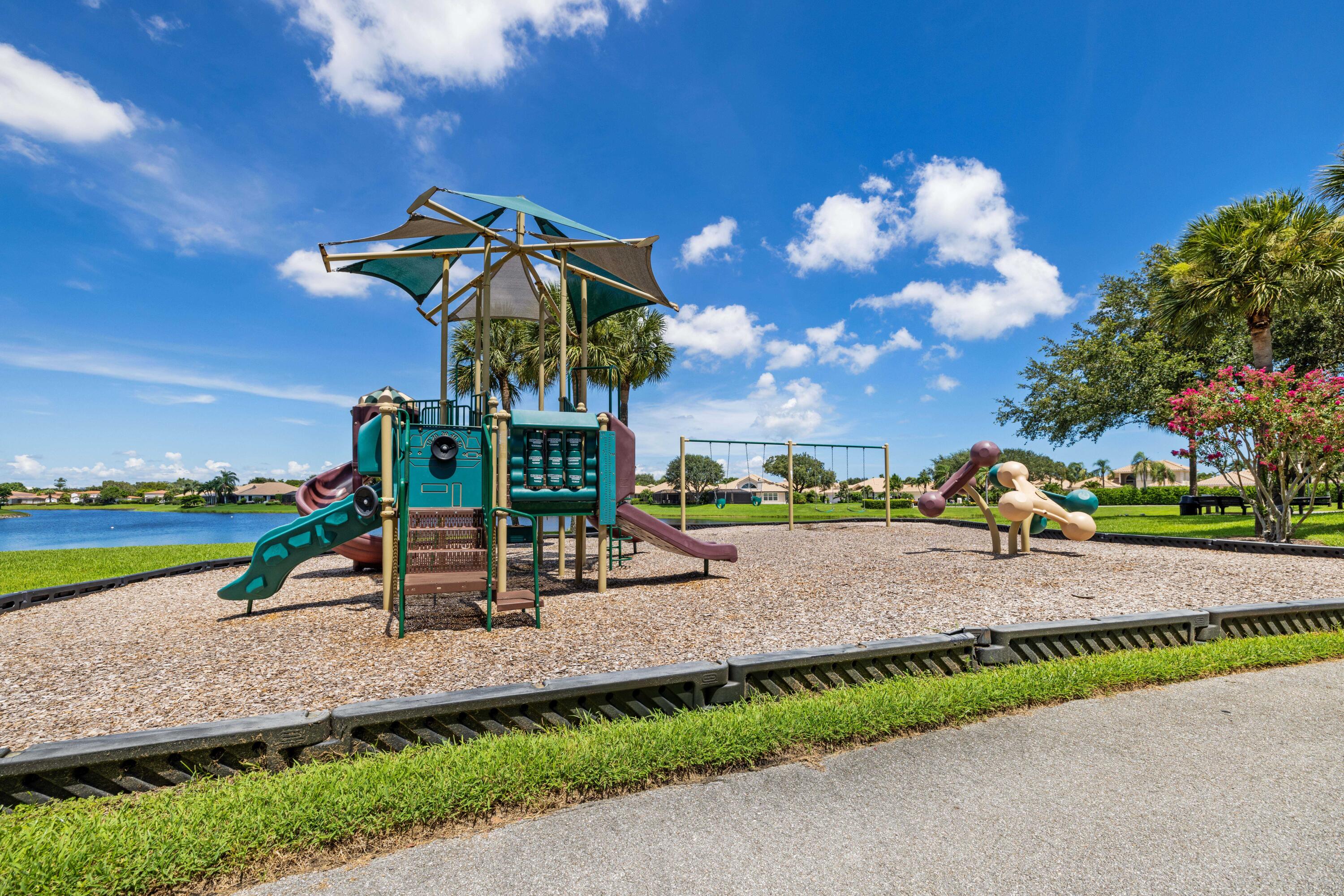 WINDRIFT AT JONATHANS LANDING - Residential