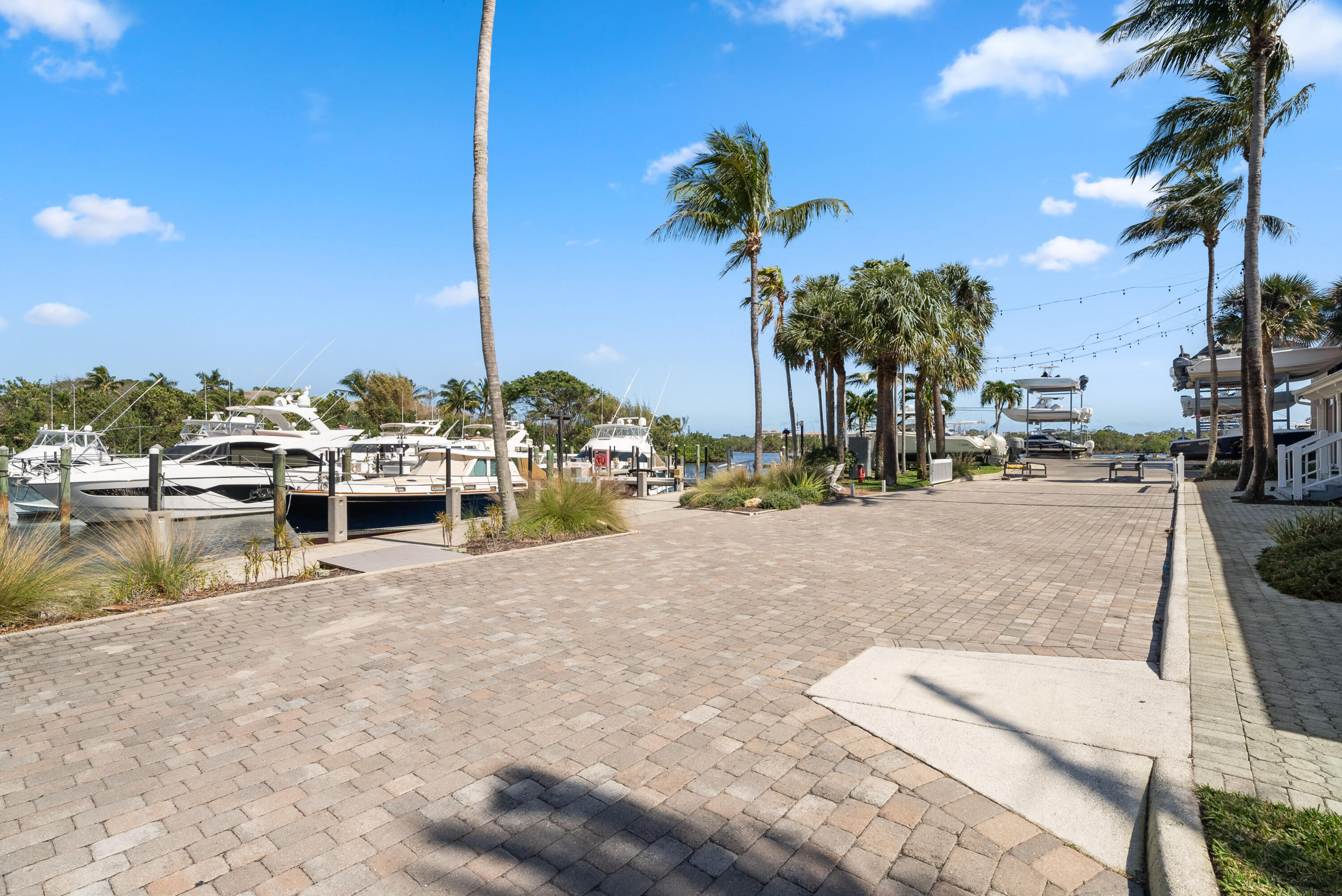 WINDRIFT AT JONATHANS LANDING - Residential