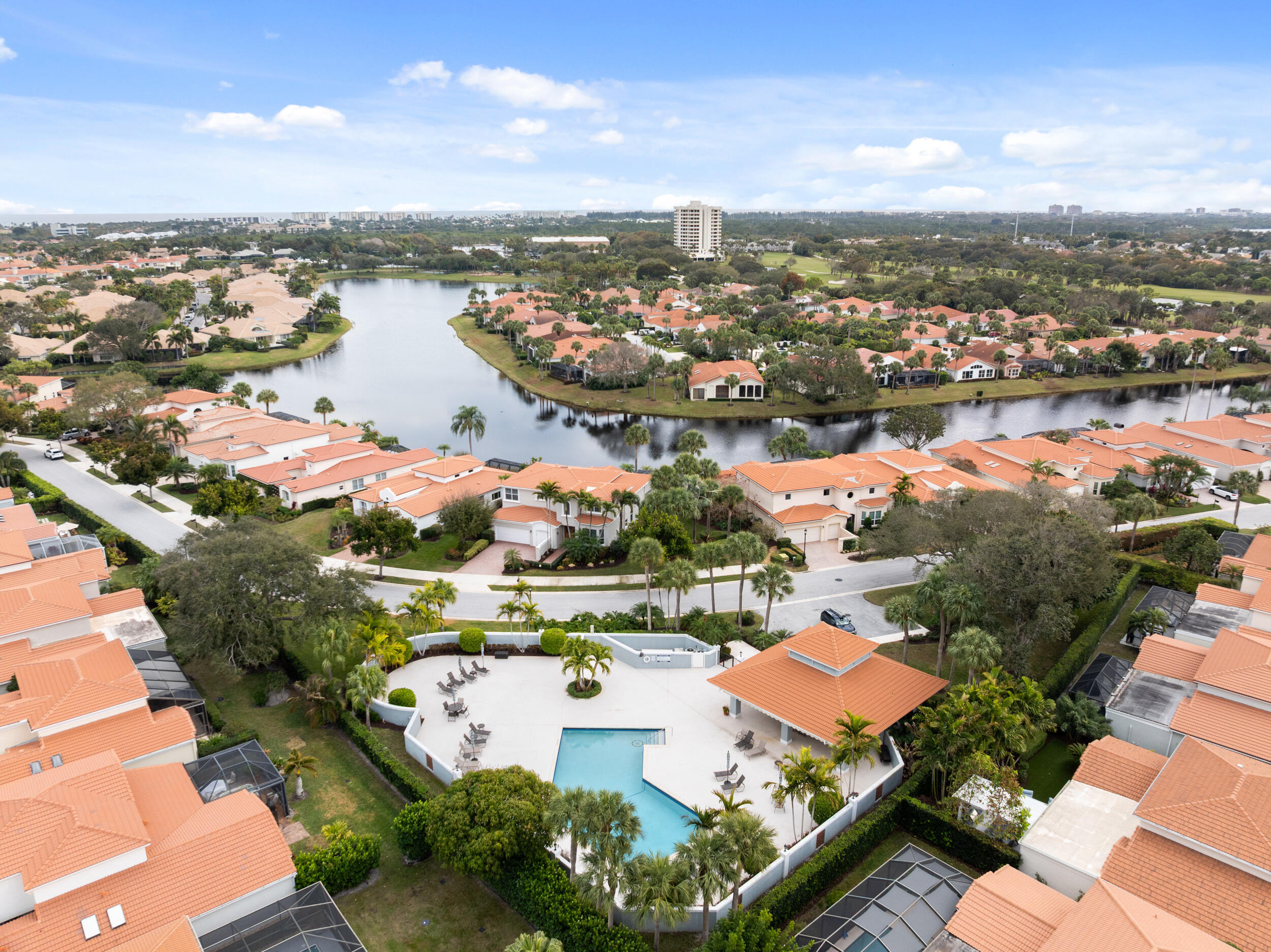 WINDRIFT AT JONATHANS LANDING - Residential