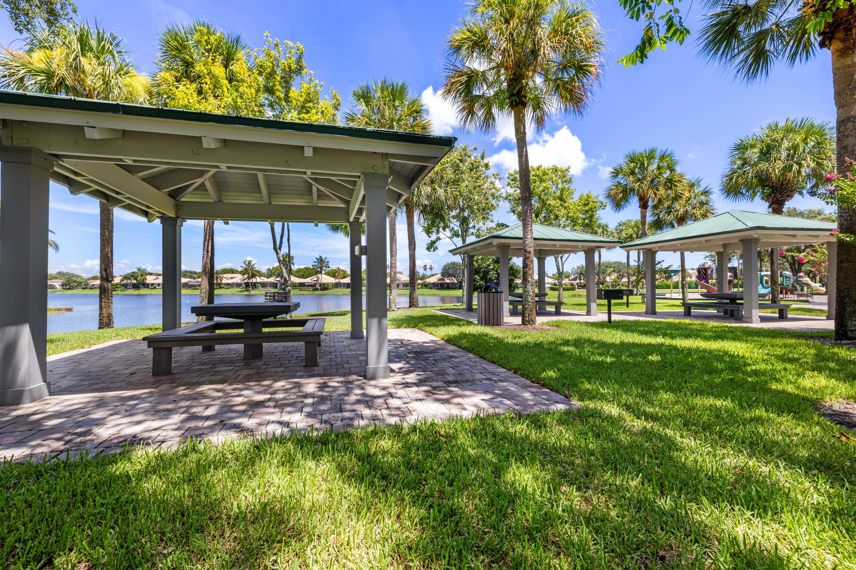 WINDRIFT AT JONATHANS LANDING - Residential