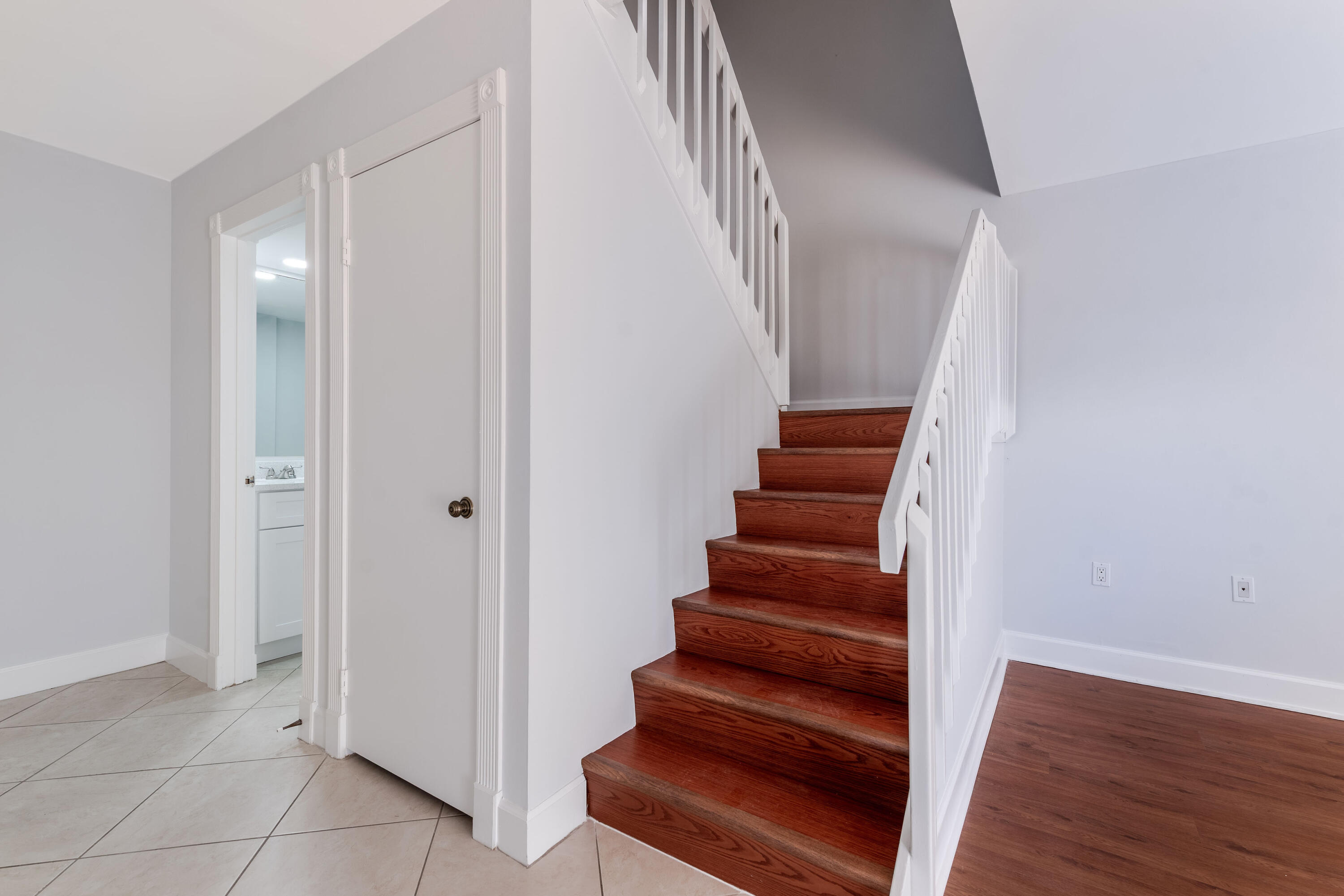 VILLAGE OF SANDALWOOD LAKES NORTH - Residential Lease