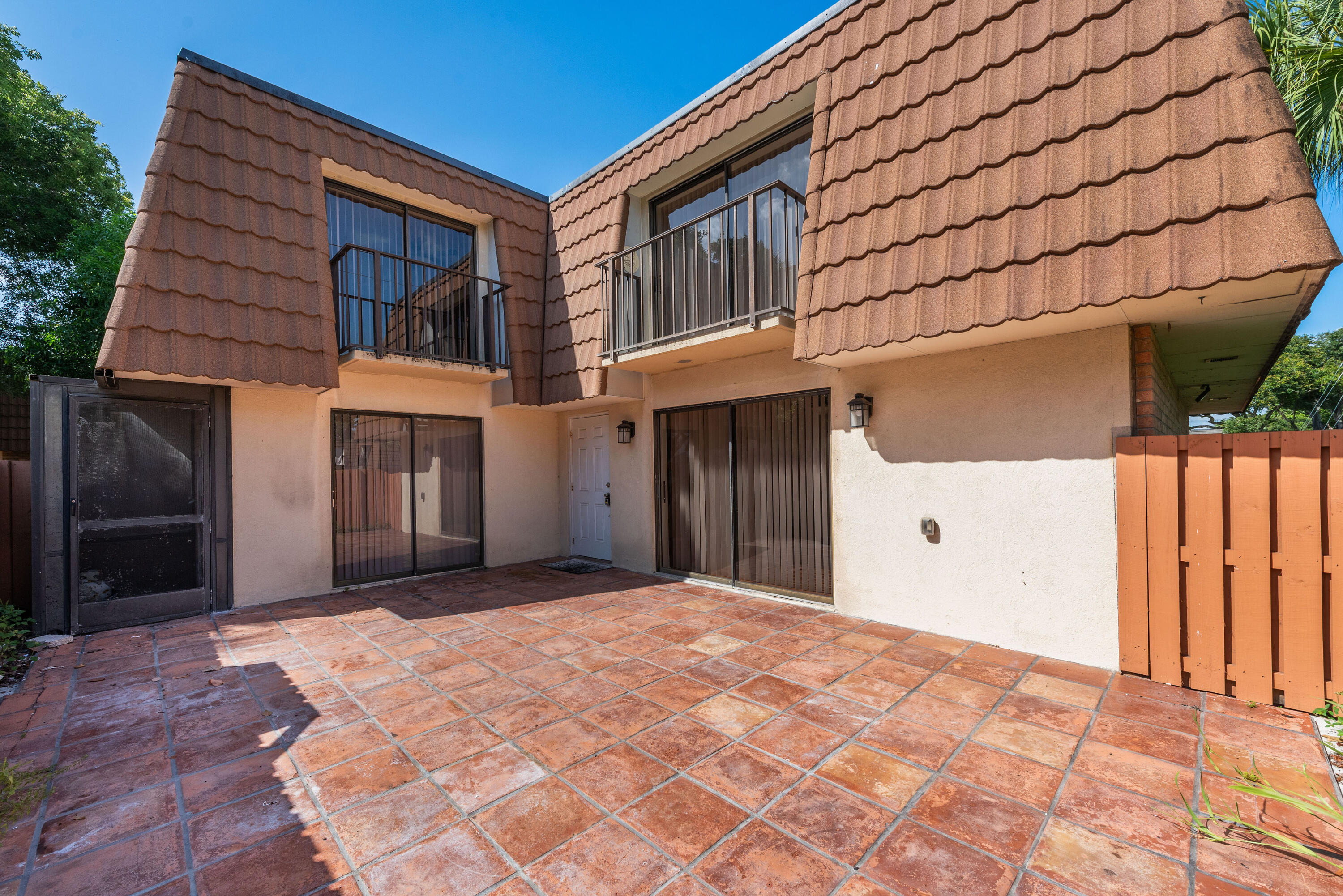 VILLAGE OF SANDALWOOD LAKES NORTH - Residential Lease