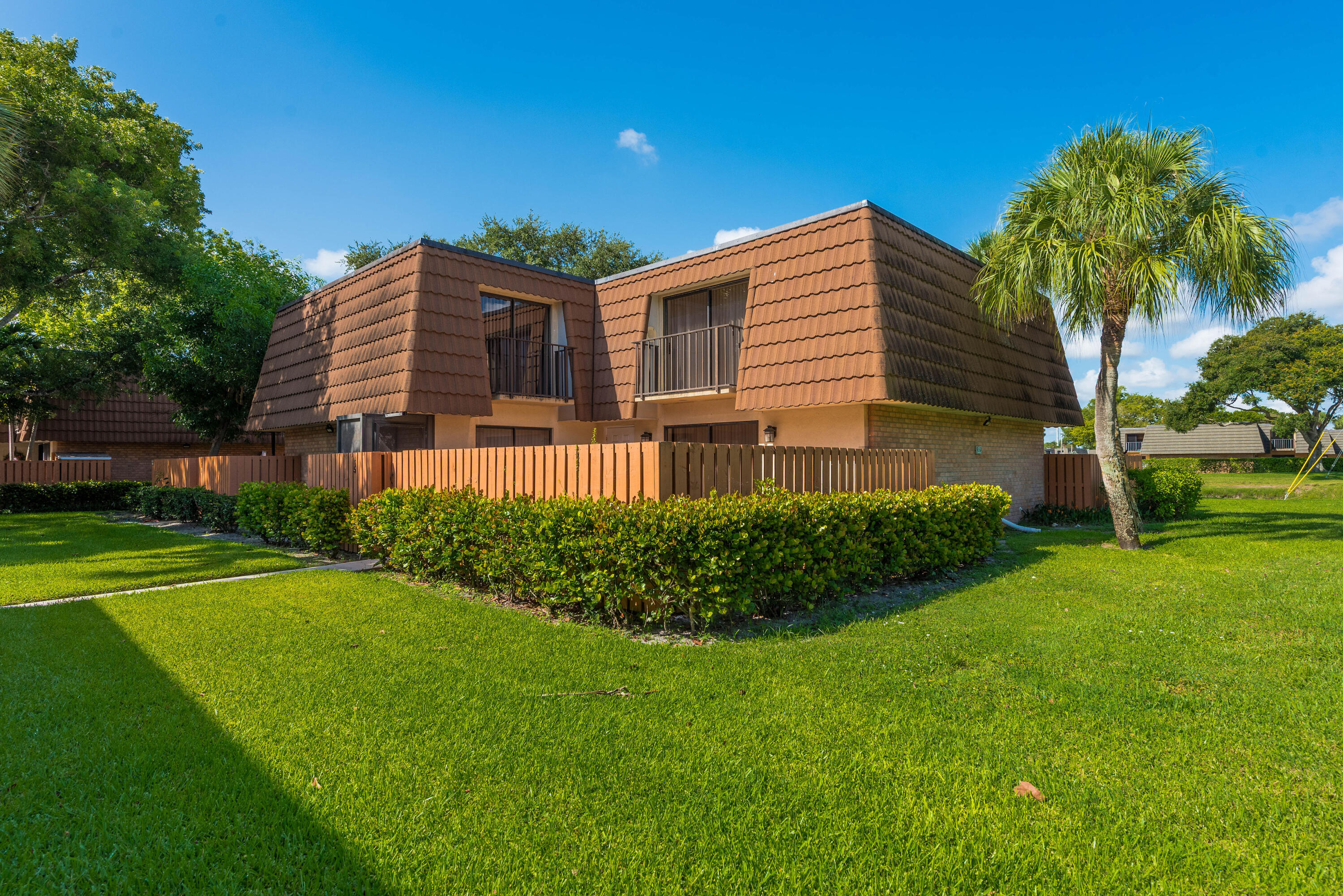 VILLAGE OF SANDALWOOD LAKES NORTH - Residential Lease