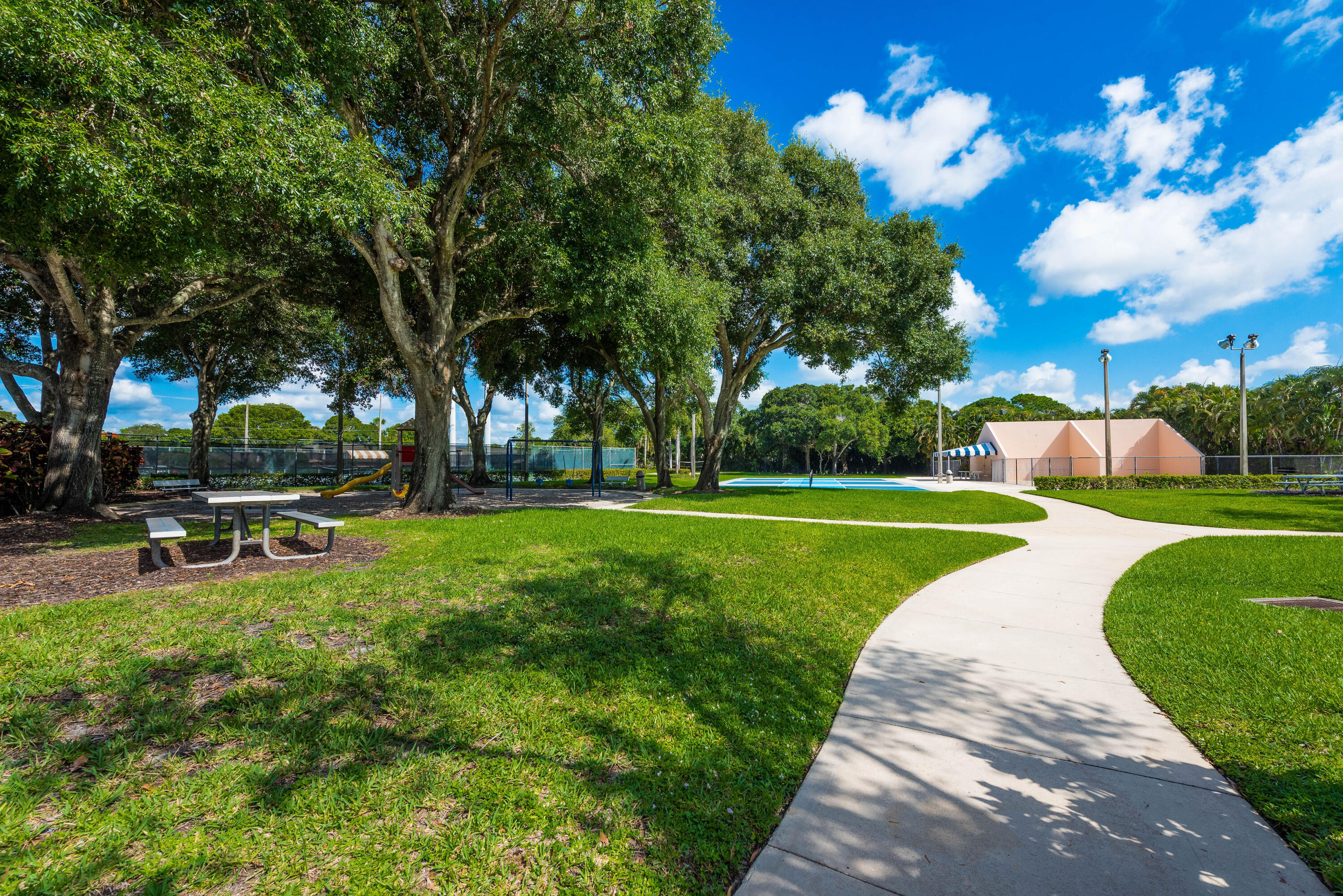 VILLAGE OF SANDALWOOD LAKES NORTH - Residential Lease