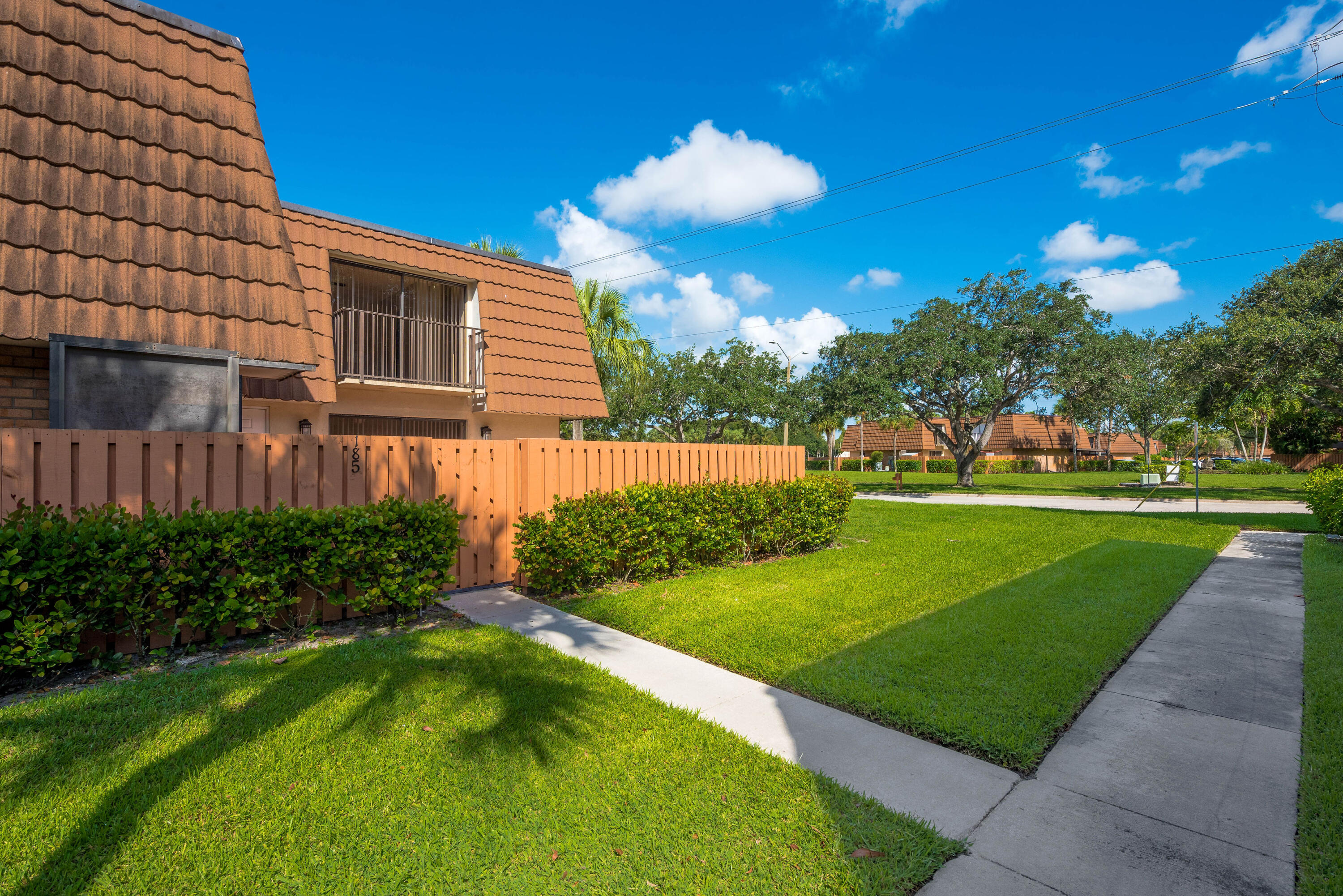 VILLAGE OF SANDALWOOD LAKES NORTH - Residential Lease