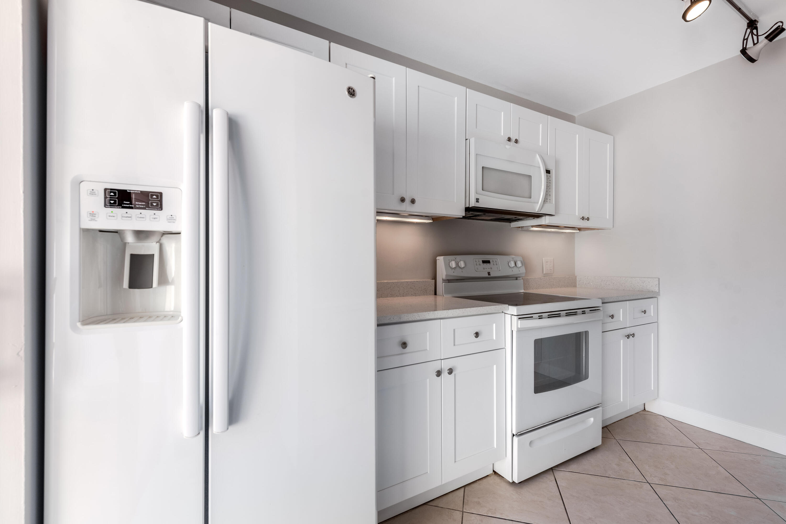 VILLAGE OF SANDALWOOD LAKES NORTH - Residential Lease