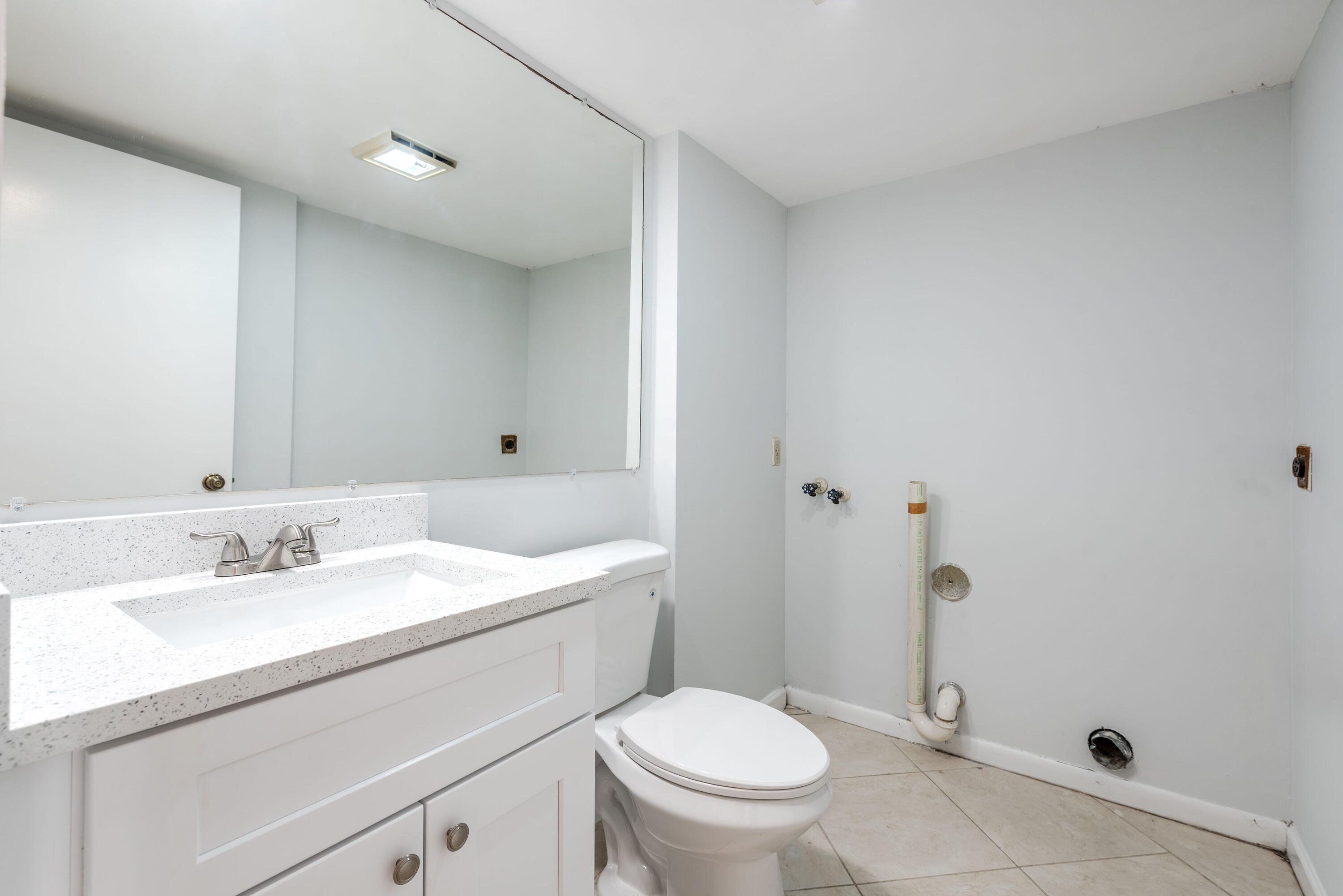 VILLAGE OF SANDALWOOD LAKES NORTH - Residential Lease