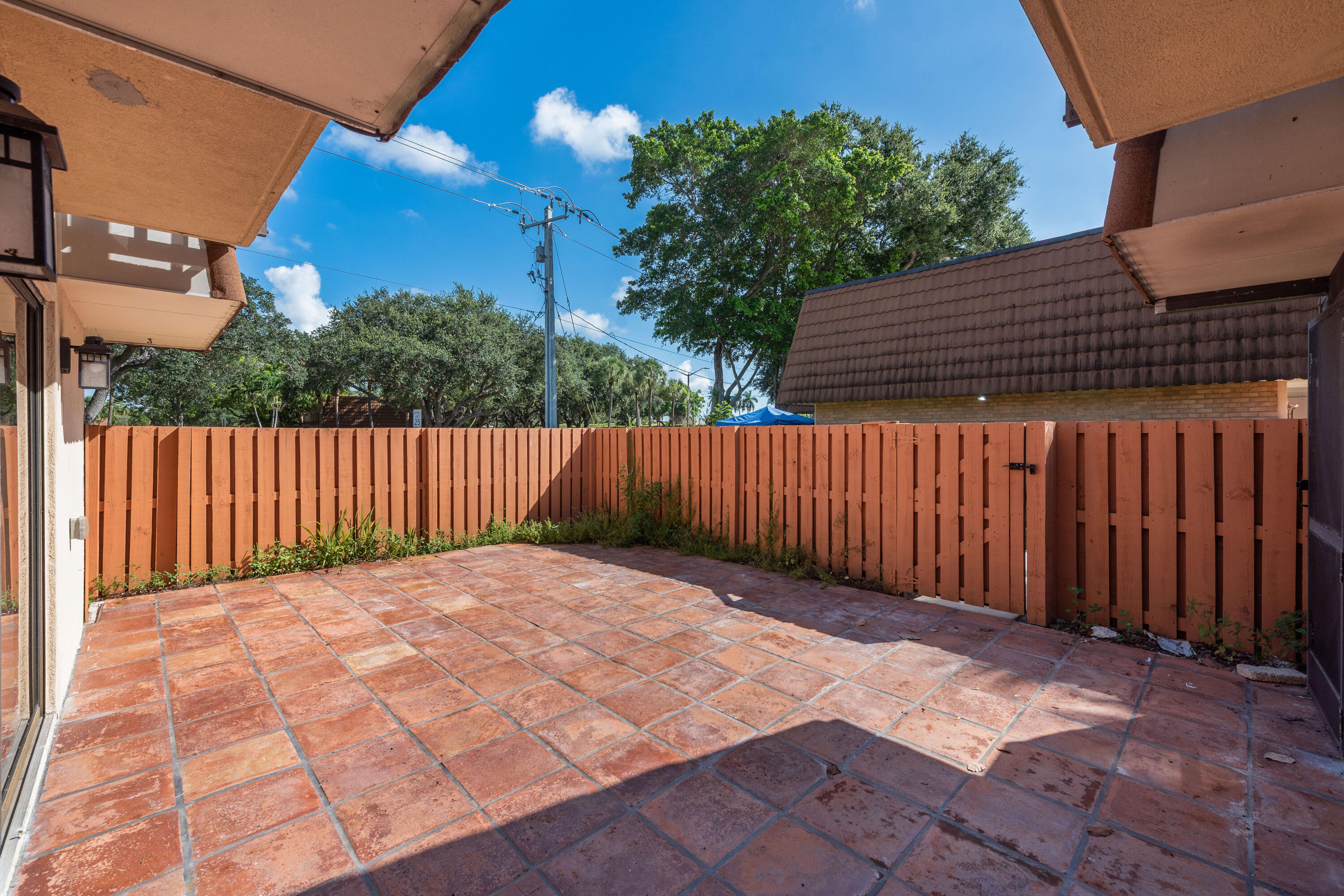 VILLAGE OF SANDALWOOD LAKES NORTH - Residential Lease