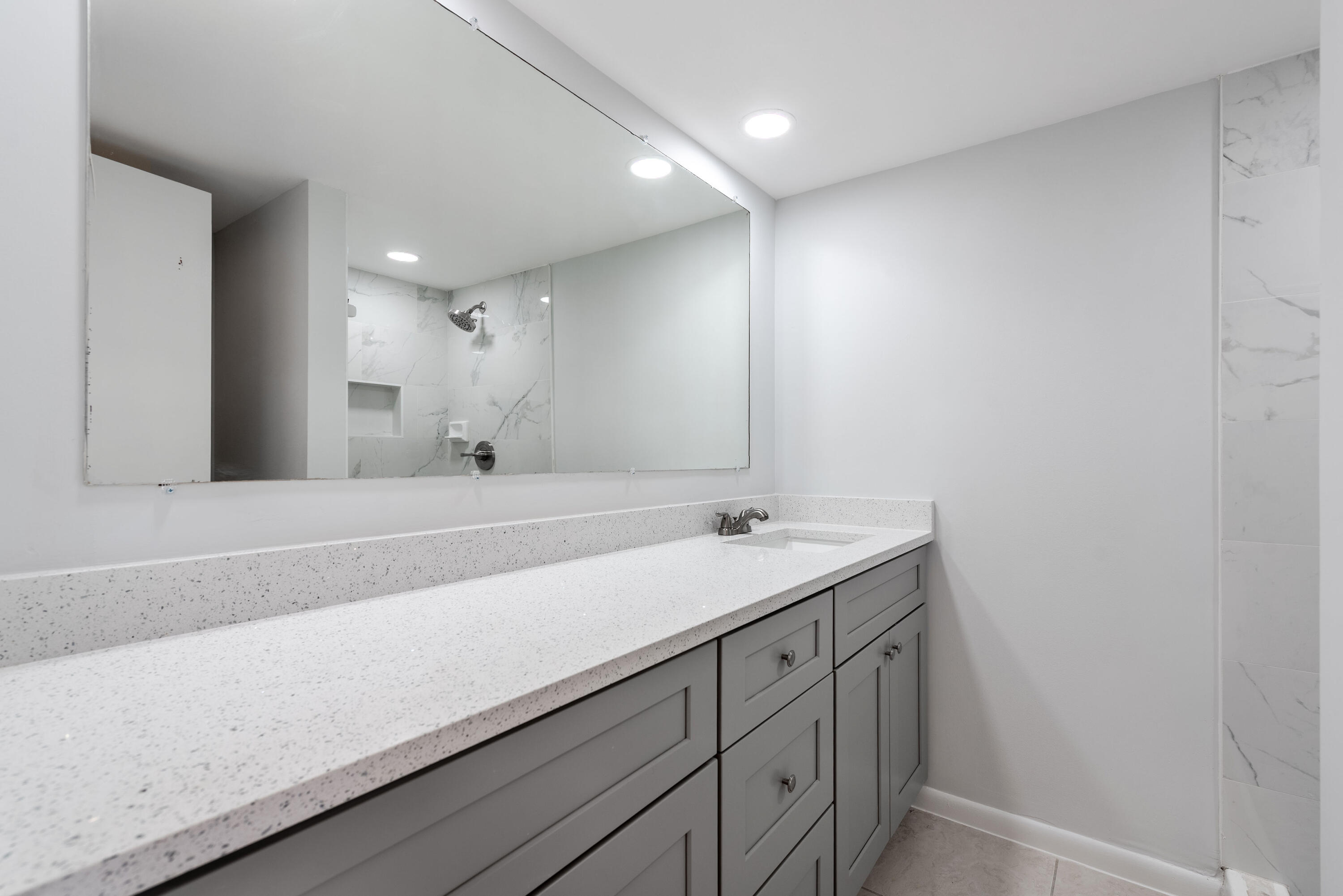 VILLAGE OF SANDALWOOD LAKES NORTH - Residential Lease