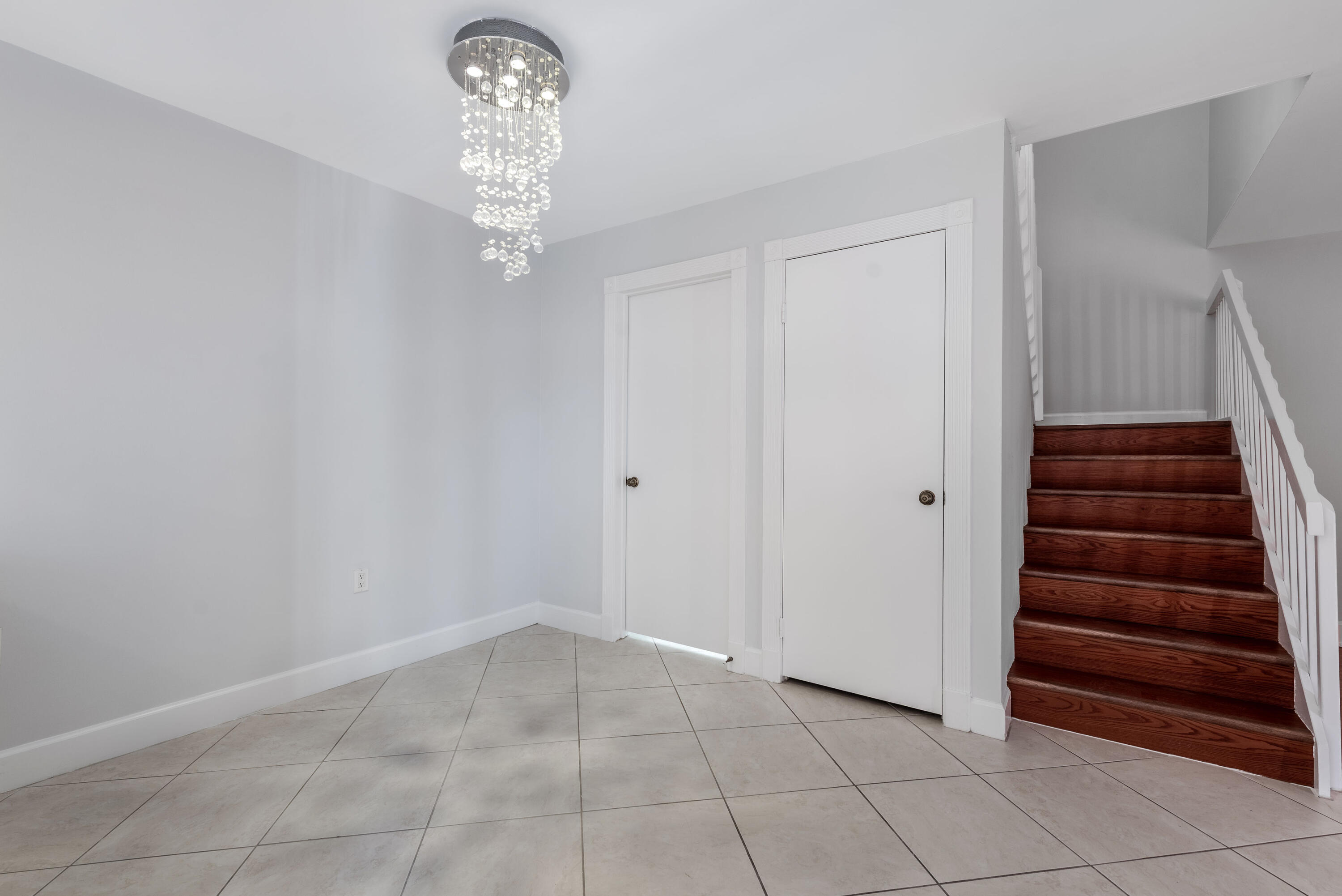 VILLAGE OF SANDALWOOD LAKES NORTH - Residential Lease