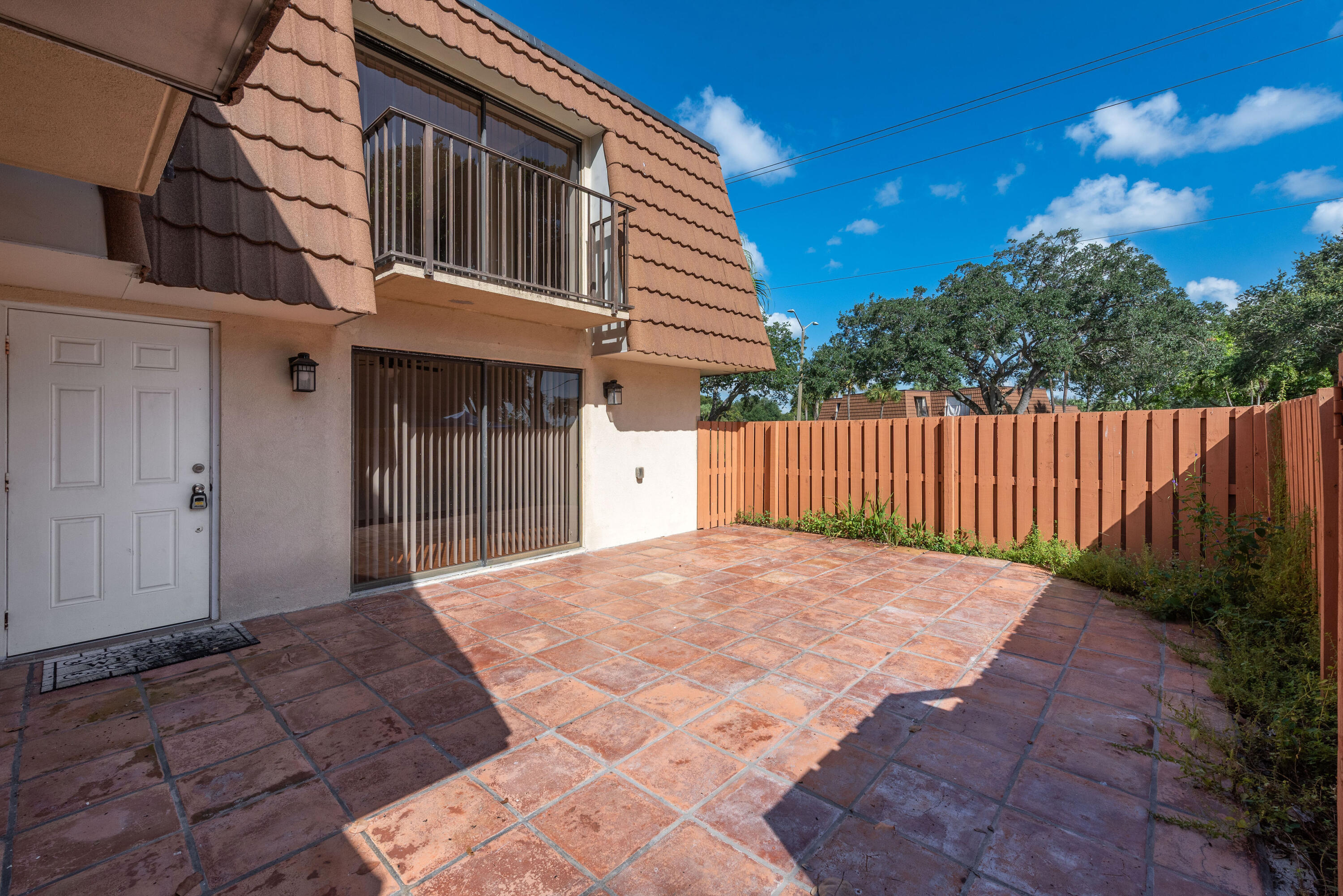 VILLAGE OF SANDALWOOD LAKES NORTH - Residential Lease