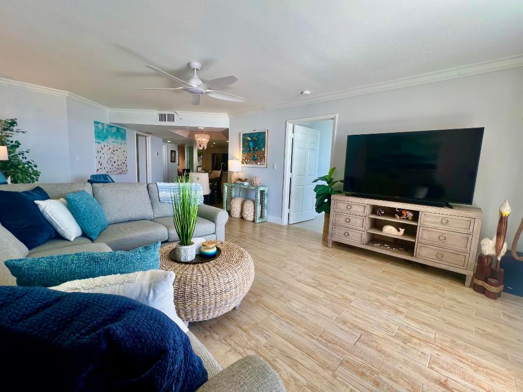 HIBISCUS BY THE SEA CONDOMINIUM - Residential