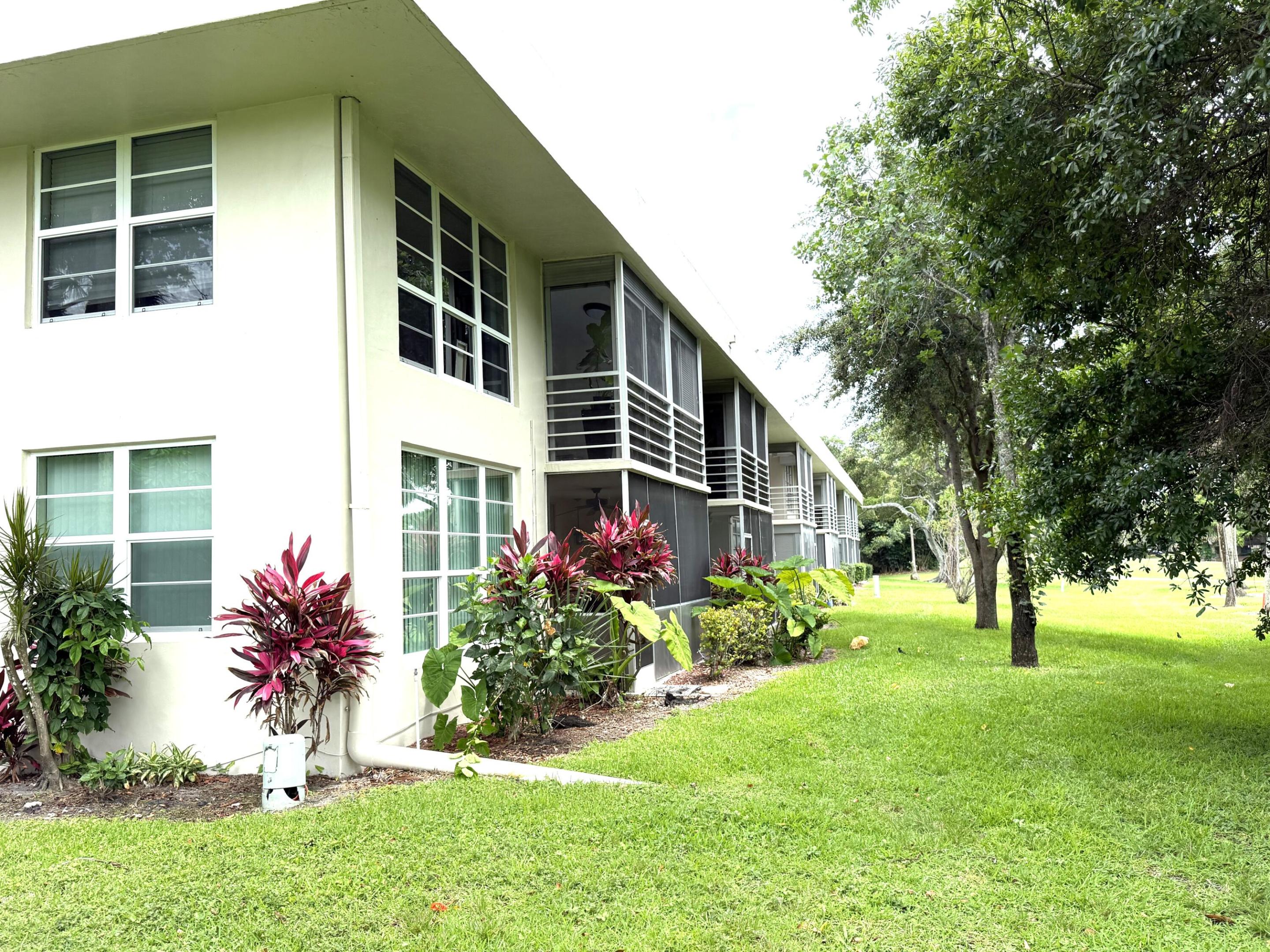 NO 97 PALM-AIRE COUNTRY CLUB - Residential