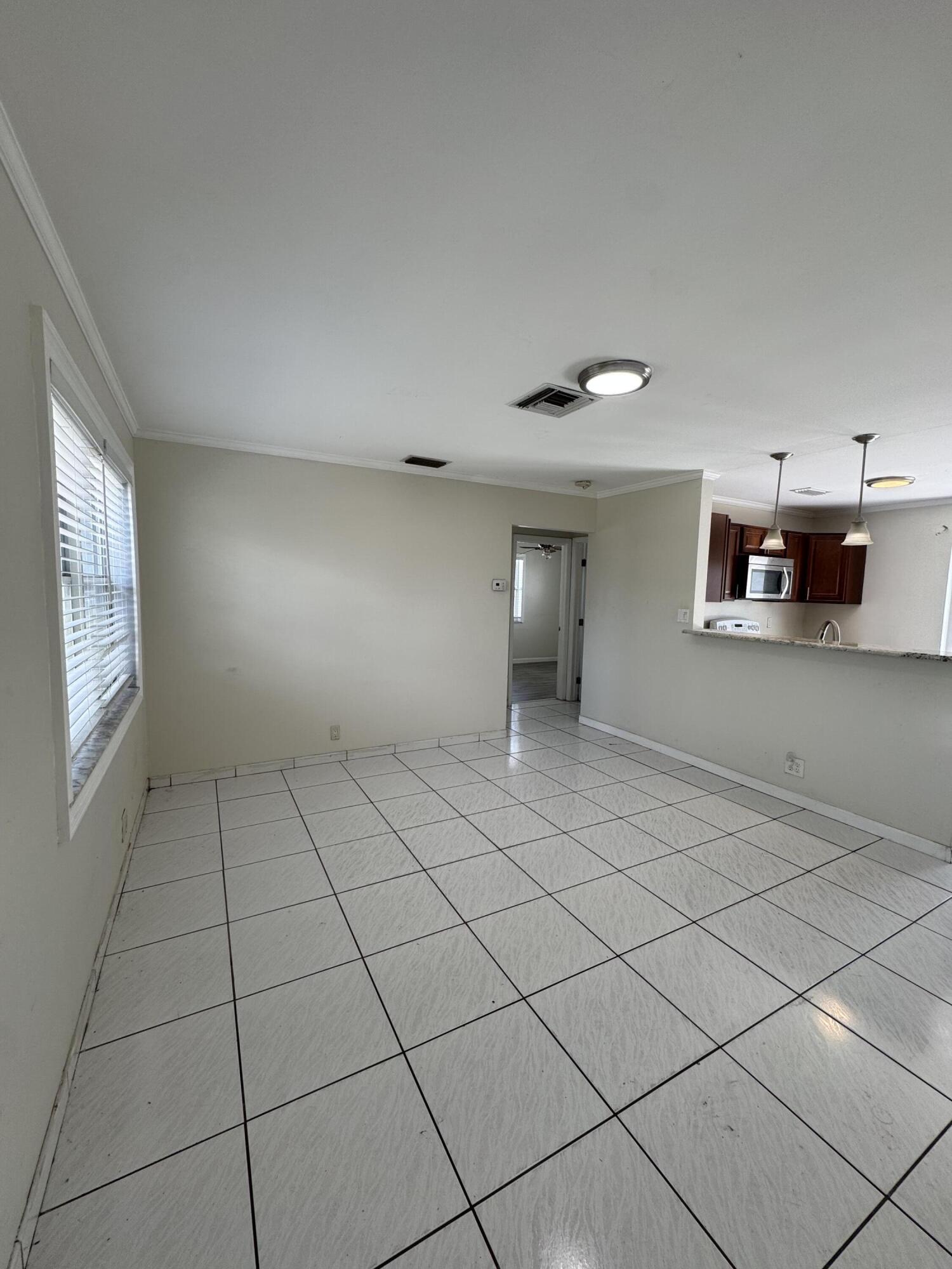 ENGLEWOOD MANOR - Residential Lease