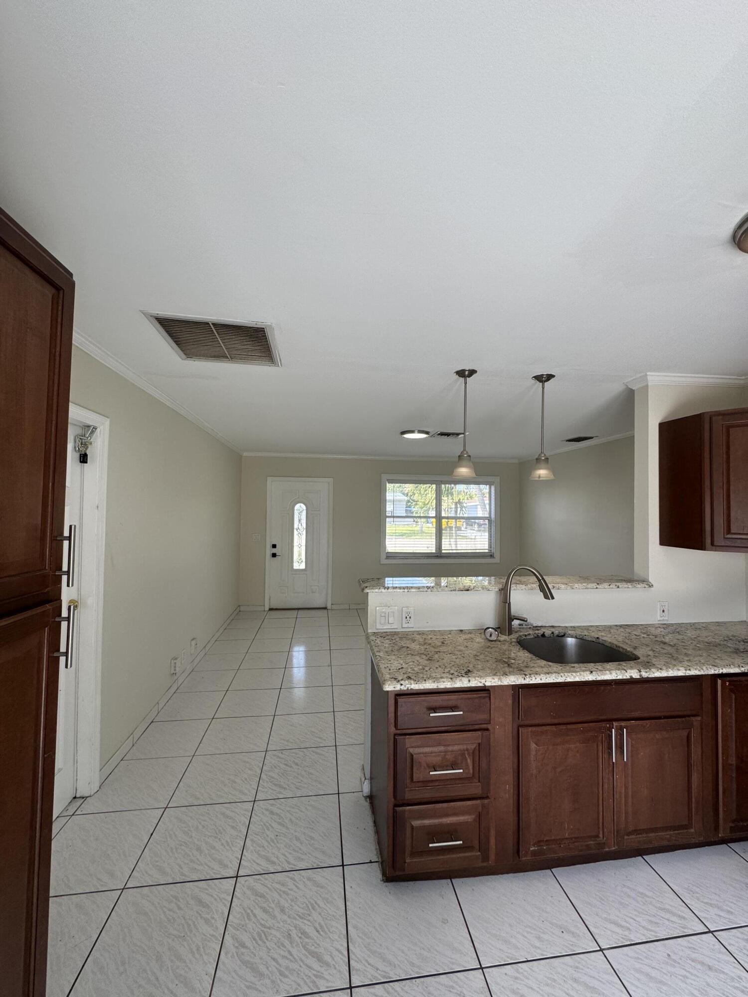 ENGLEWOOD MANOR - Residential Lease