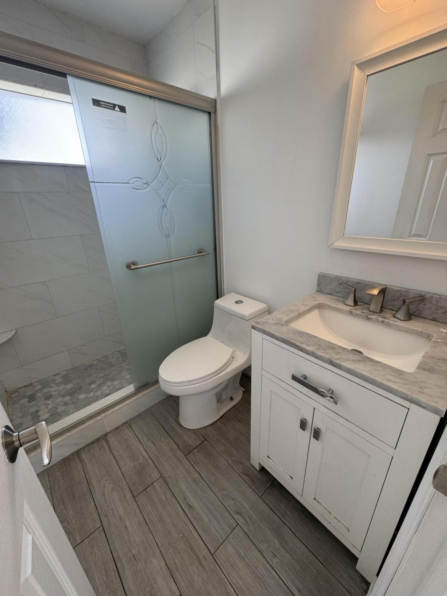 ENGLEWOOD MANOR - Residential Lease