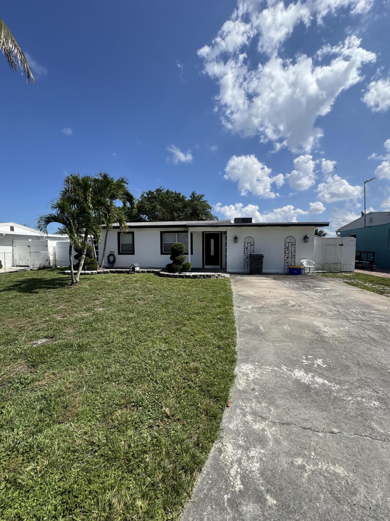 Live your Luxury in Sunny South Florida with this Rarely Available Gem of a Rental. An Amazing Opportunity Awaits with this Tastefully Upgraded Unit Featuring 2 Bedrooms / 1 Full Baths. Nestled within a NO HOA come Enjoy the Freedoms Florida has to Offer. Delightfully located minutes from Restaurants, Shopping, & Highways. Price Includes Water & Electricity Utilities. Capitalize on this Opportune Moment for Quick Occupancy. Schedule your Private Tour Today! Yes, Utilities Included! Viva el lujo en el soleado sur de Florida con esta joya de alquiler excepcional. Le espera una oportunidad increíble con esta unidad renovada con buen gusto que cuenta con 2 dormitorios, 1 baño completos. Ubicada en una propiedad sin HOA, disfrute de las libertades que Florida ofrece. Encantadora ubicación a minutos de restaurantes, tiendas y autopistas. El precio incluye servicios públicos. Aproveche esta oportunidad para una ocupación rápida. Programe su visita privada hoy!