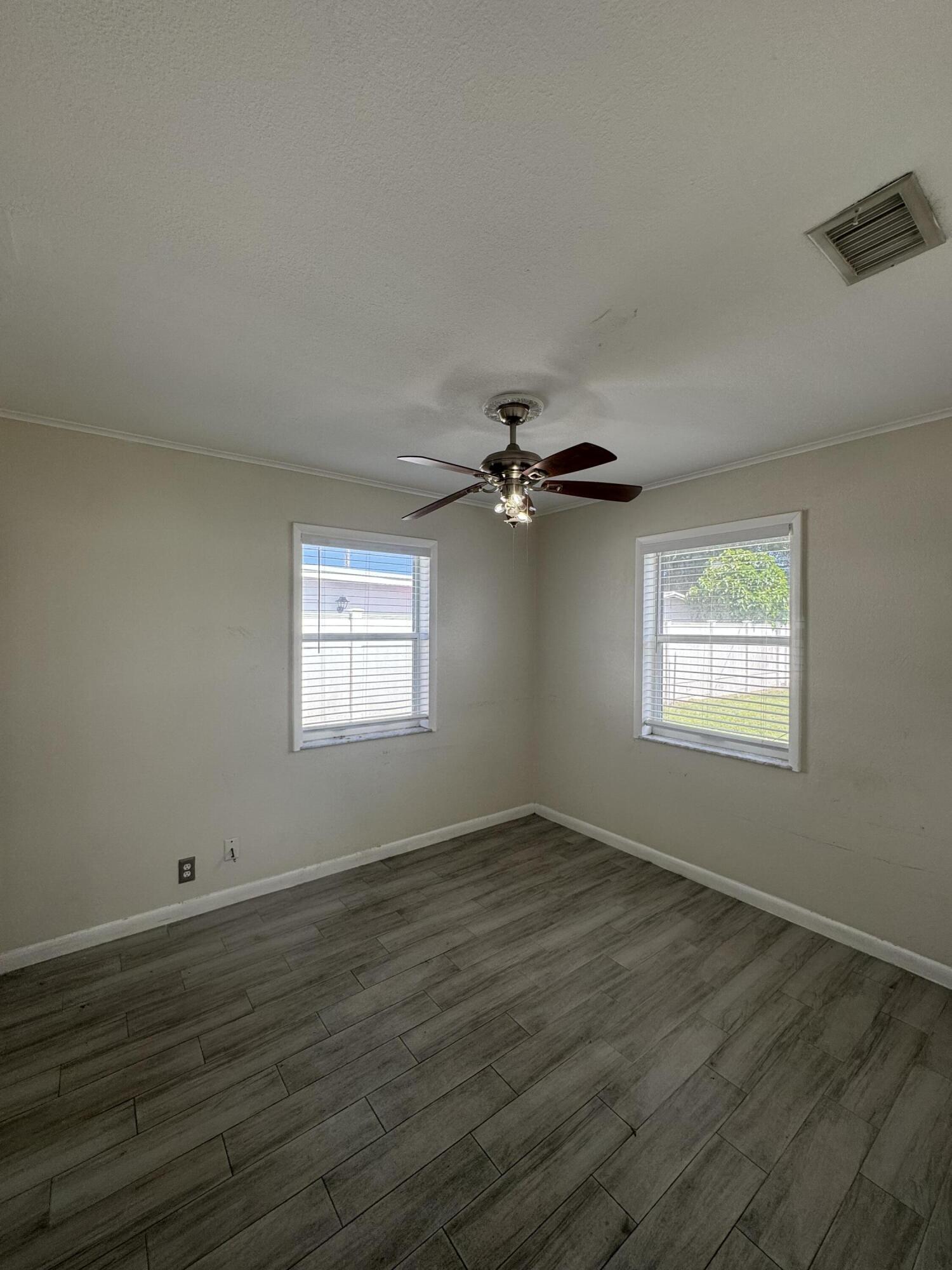 ENGLEWOOD MANOR - Residential Lease