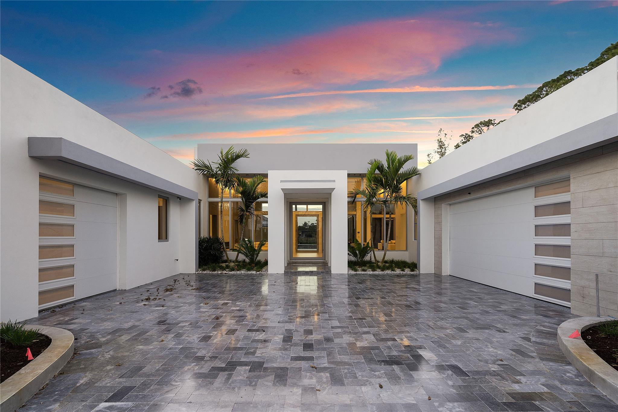 ABSOLUTELY STUNNING!! Spectacular 7,577 sq ft smart home, completed in 2025 and set on a secluded 1-acre lot. Five bedrooms, a dedicated home theater, and a separate guest house, perfect for entertaining. Gourmet Italian kitchen with its own butler’s pantry. Spacious open living area. Remarkable primary suite with dual closets with built-ins and an en-suite boasting dual vanities, a roman tub, and a massive walk-in shower. Resort style back yard features an infinity pool, jacuzzi, pergola, and a fully equipped entertainment area with a kitchenette. Fully gated and turfed back yard.