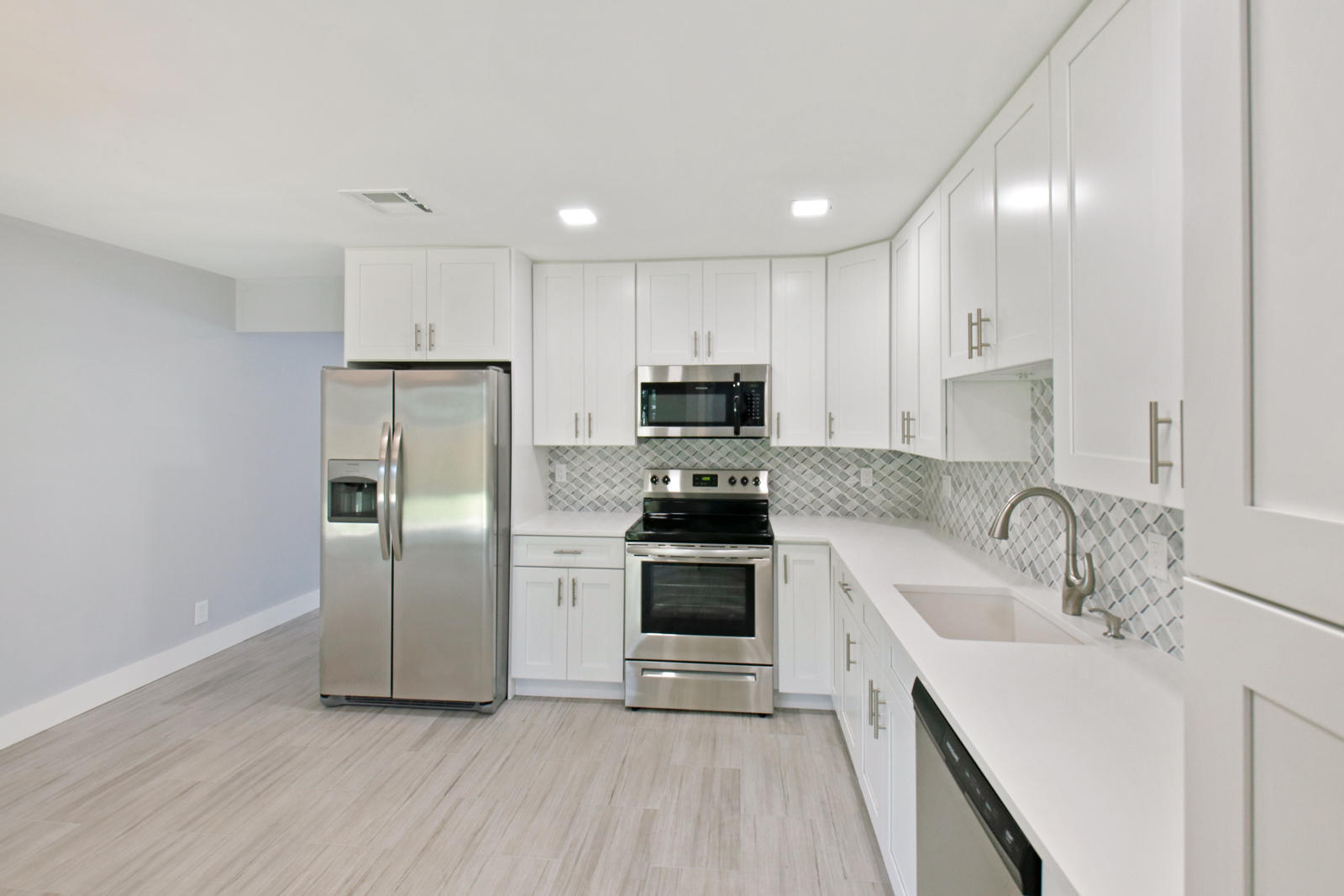 OCTOBER PARK - Residential Lease