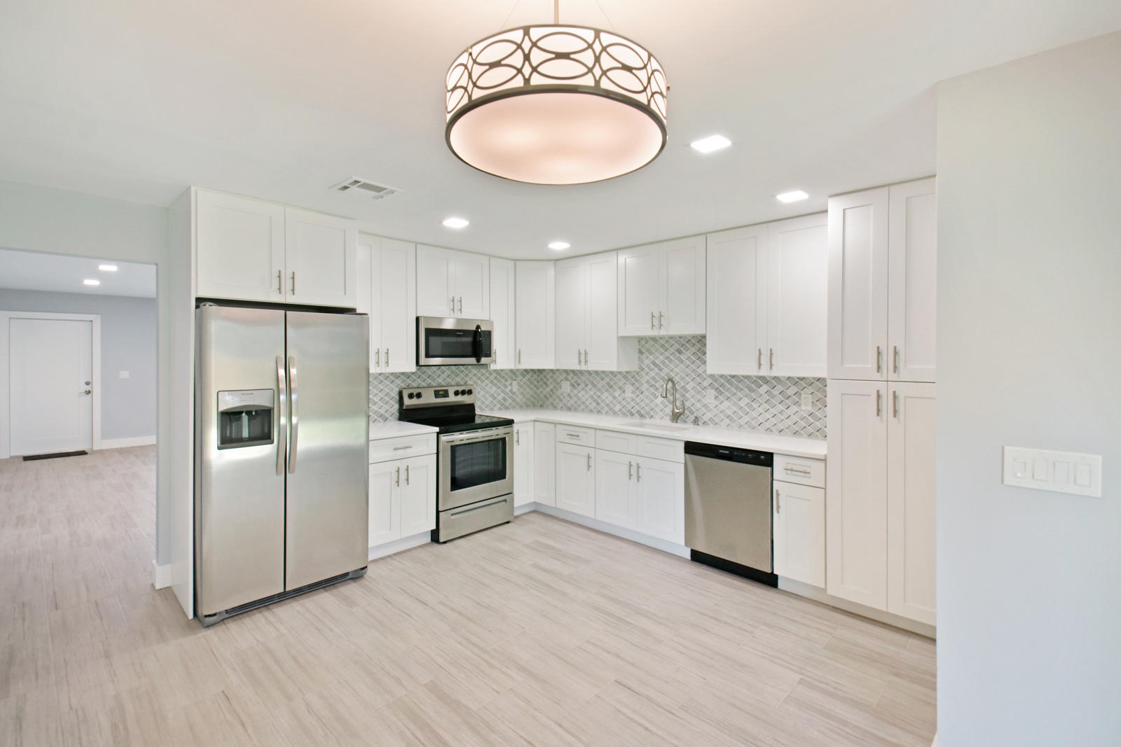 Beautifully renovated, 3BR, 2 BA Duplex. Spacious bedrooms, large living room and eat in kitchen. Fully fenced back yard, Big dogs welcome! Metal roof and impact windows. Easy access to I-95 & TPK. Close to everything!  Owner/Agent Available Aug 1.  Renters insurance required.