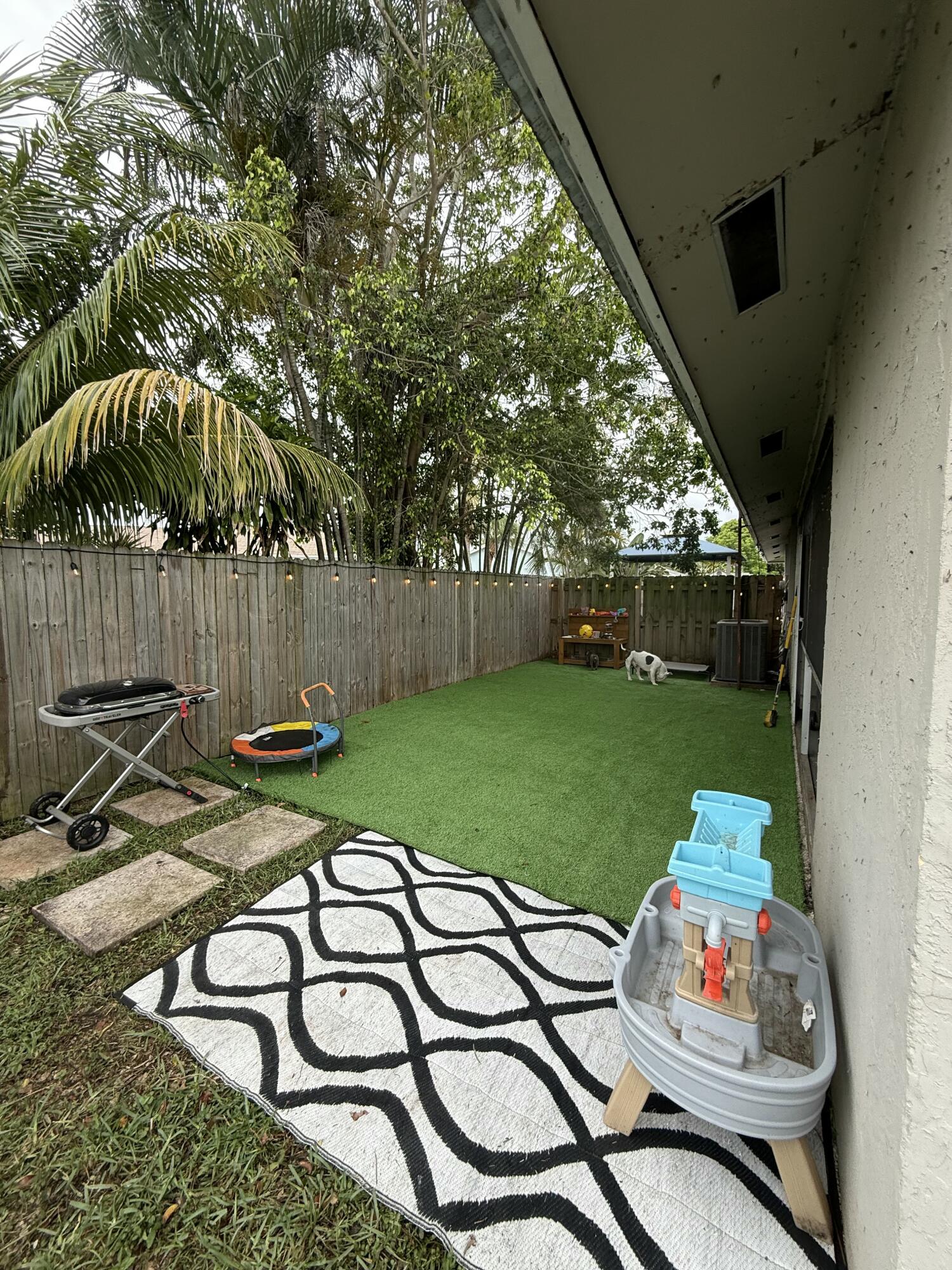 OCTOBER PARK - Residential Lease