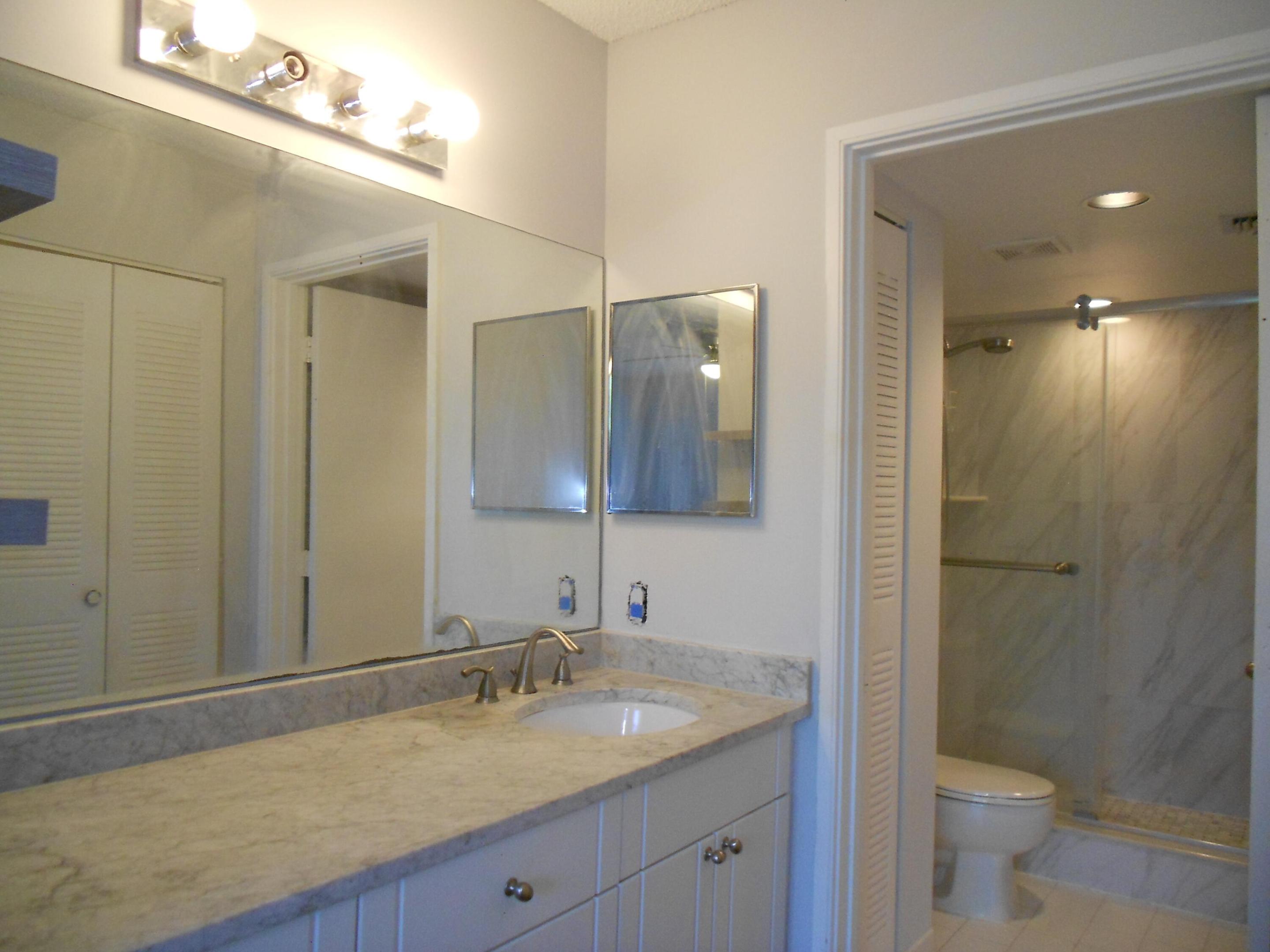 HYPOLUXOS MARINERS CAY CONDO - Residential