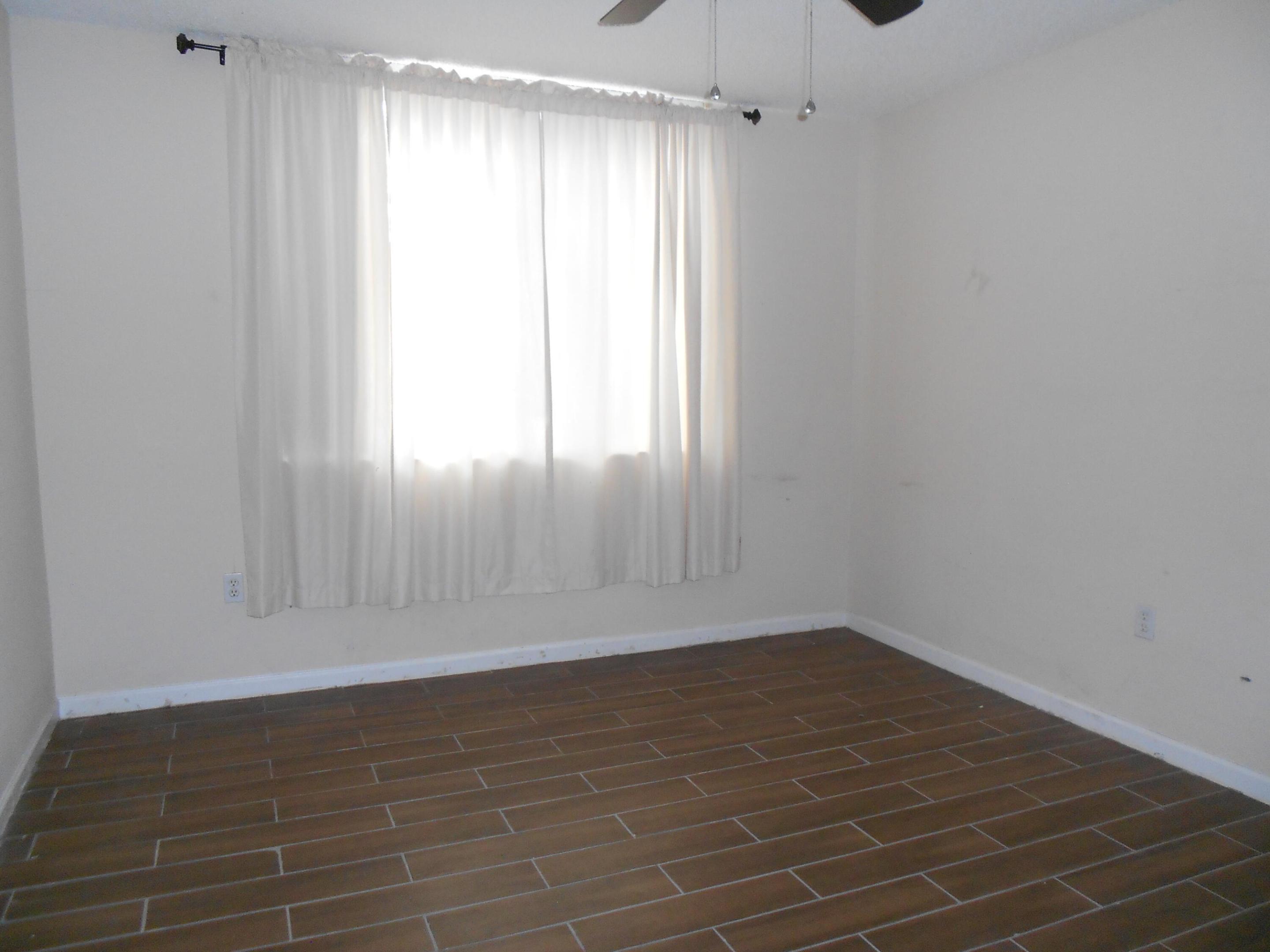 HYPOLUXOS MARINERS CAY CONDO - Residential
