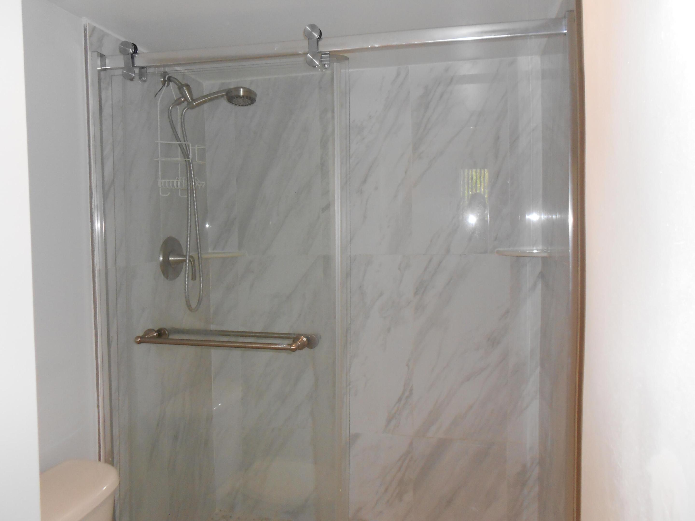 HYPOLUXOS MARINERS CAY CONDO - Residential
