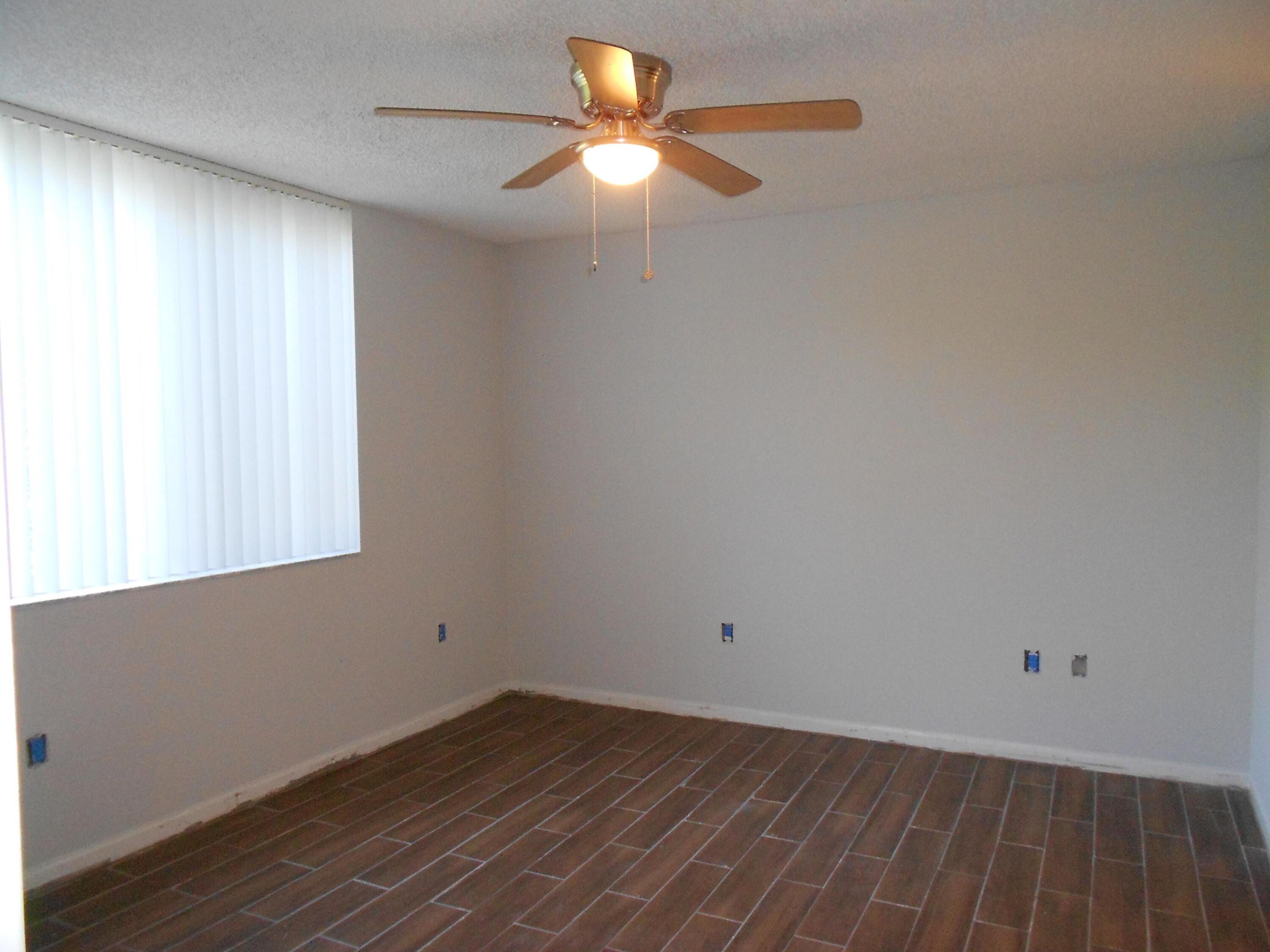 HYPOLUXOS MARINERS CAY CONDO - Residential