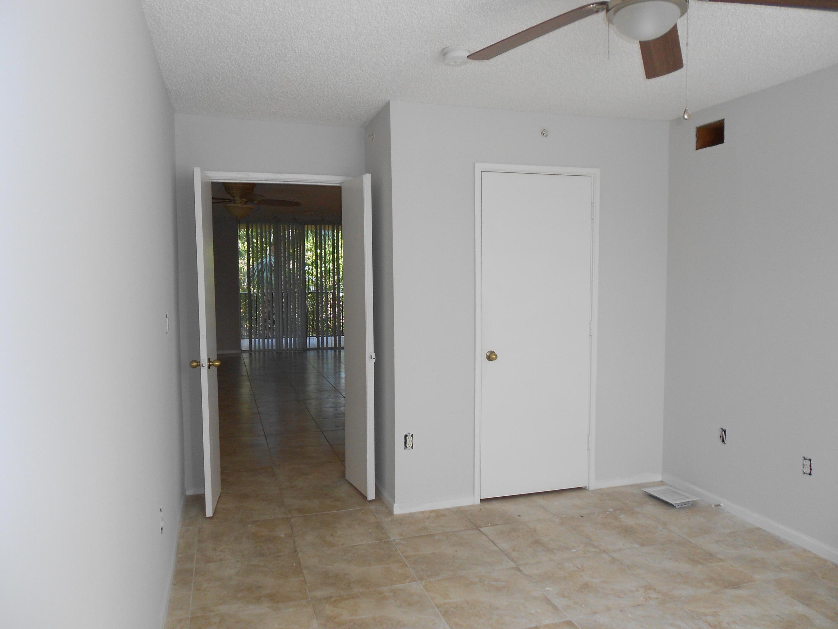 HYPOLUXOS MARINERS CAY CONDO - Residential
