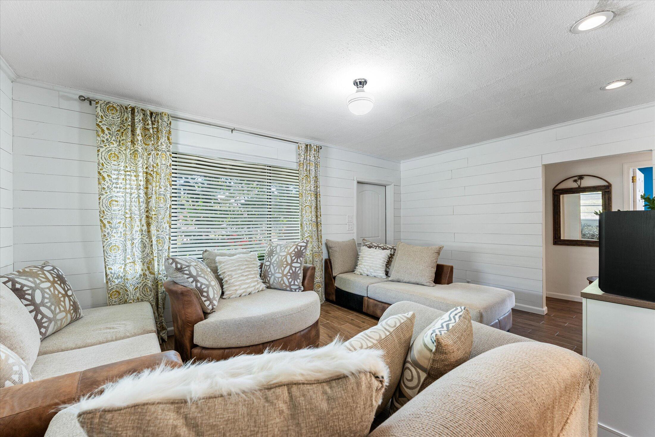 COUNTRY CLUB ACRES 2 - Residential
