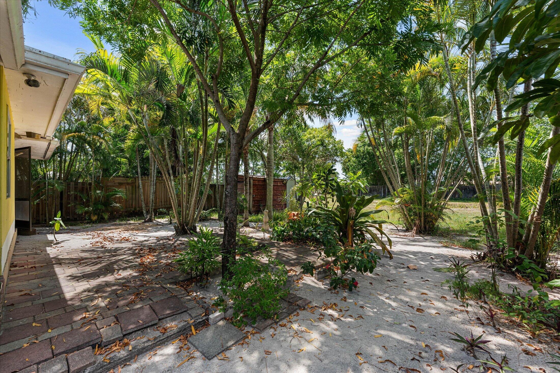 COUNTRY CLUB ACRES 2 - Residential