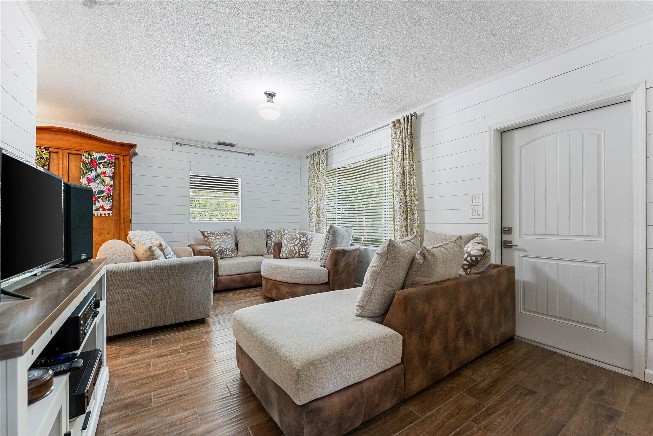 COUNTRY CLUB ACRES 2 - Residential