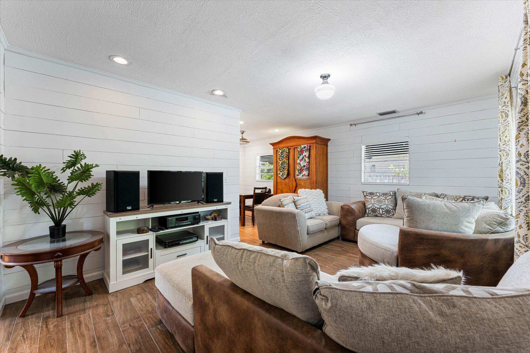 COUNTRY CLUB ACRES 2 - Residential
