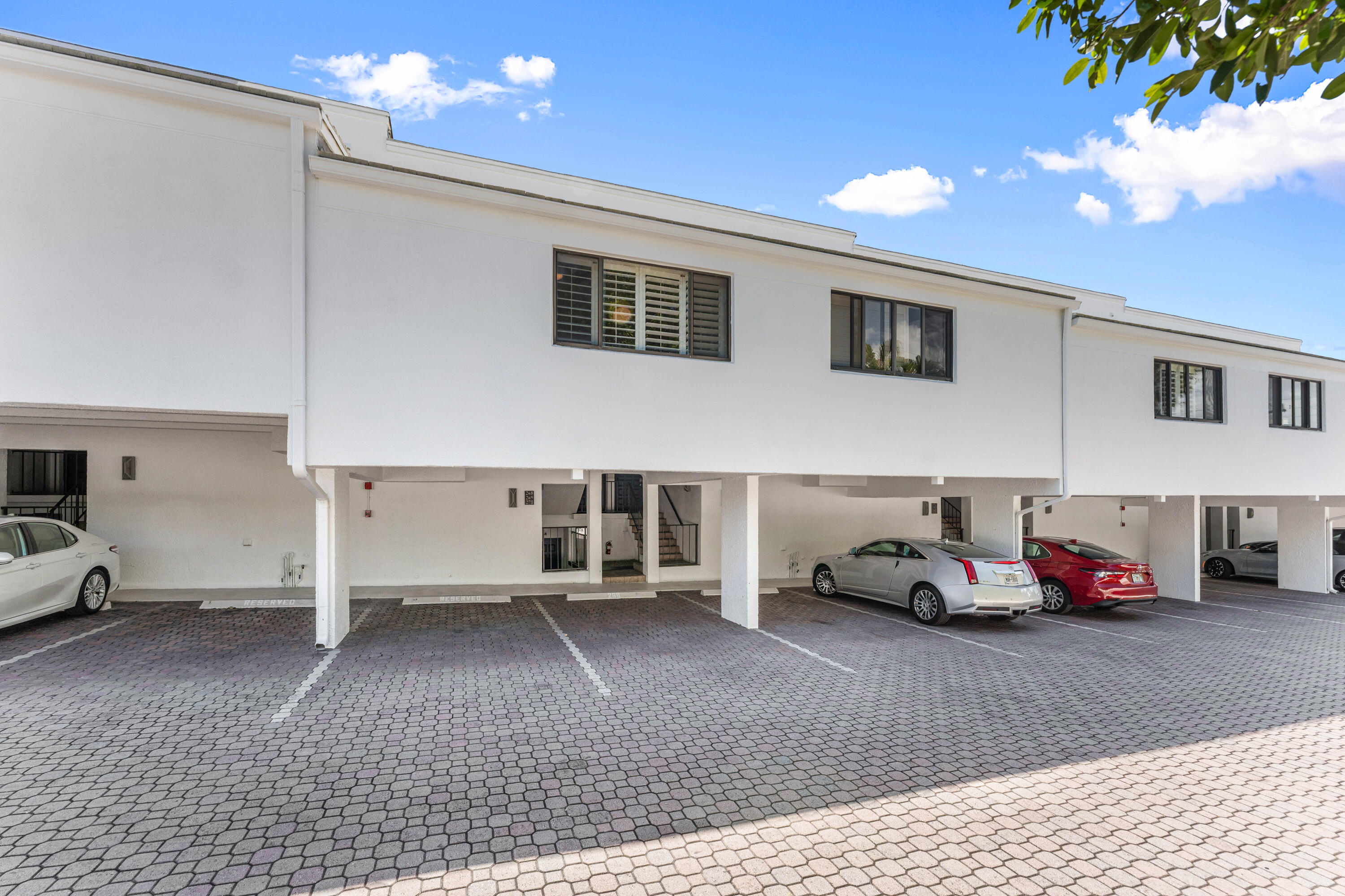 WINDEMERE HOUSE CONDO - Residential