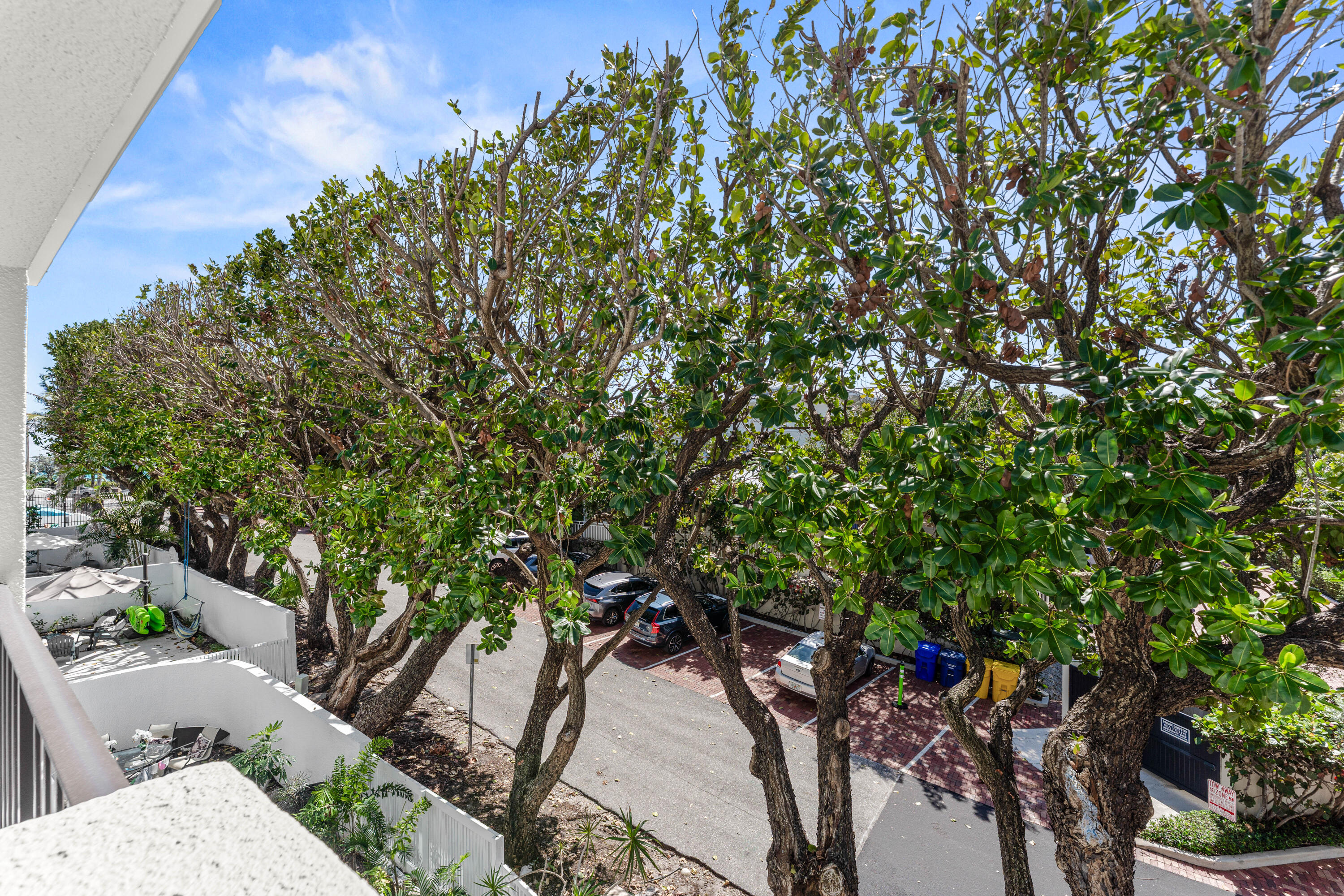 WINDEMERE HOUSE CONDO - Residential