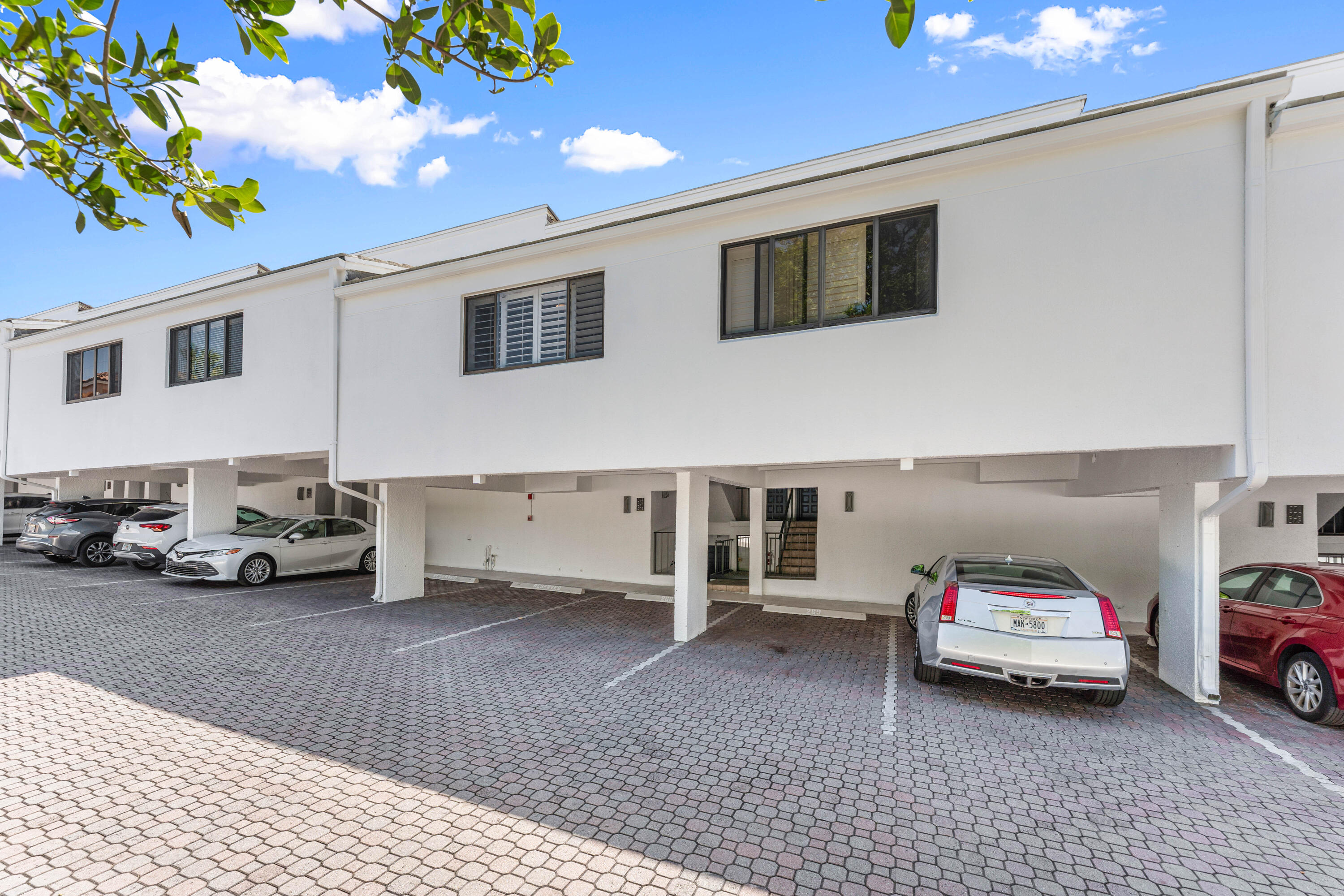 WINDEMERE HOUSE CONDO - Residential