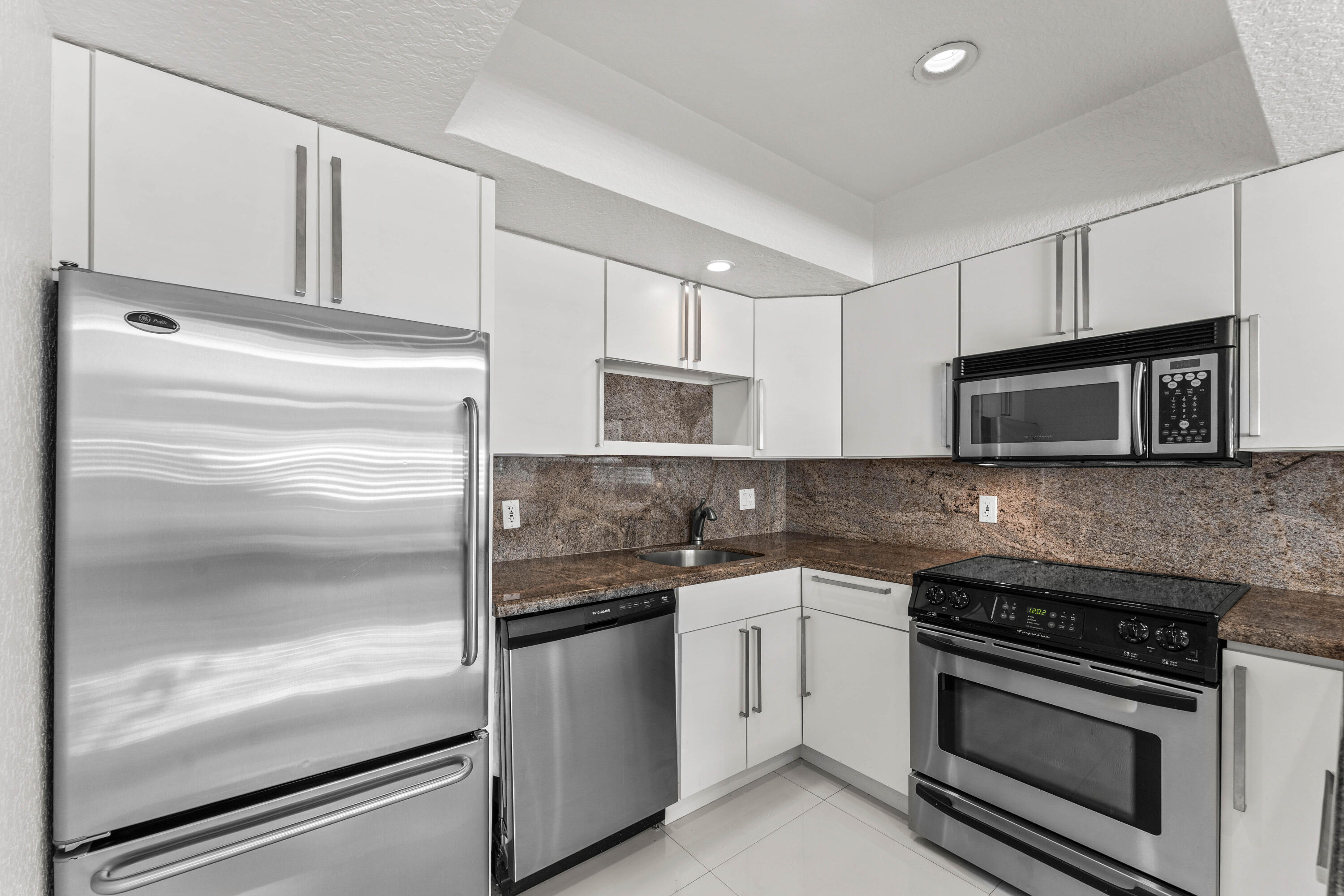 WINDEMERE HOUSE CONDO - Residential