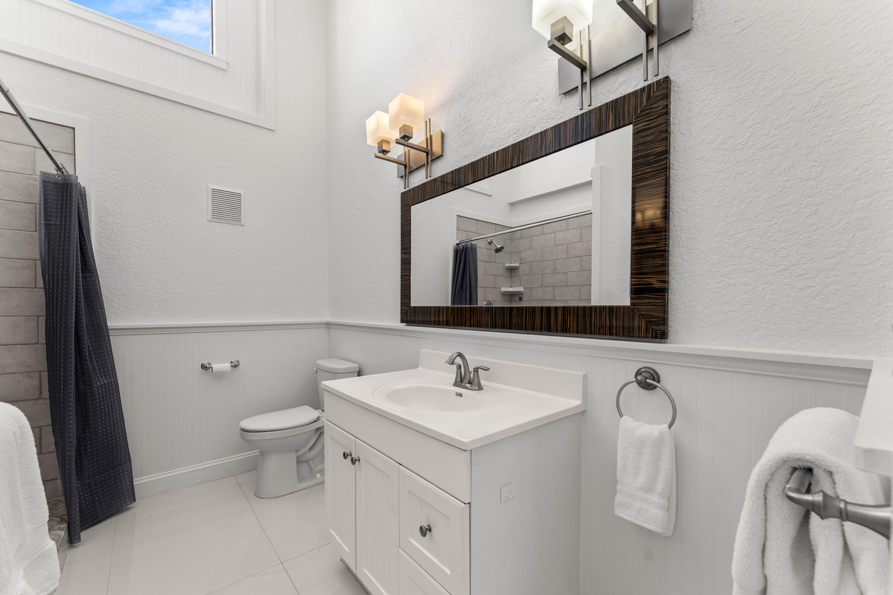 WINDEMERE HOUSE CONDO - Residential