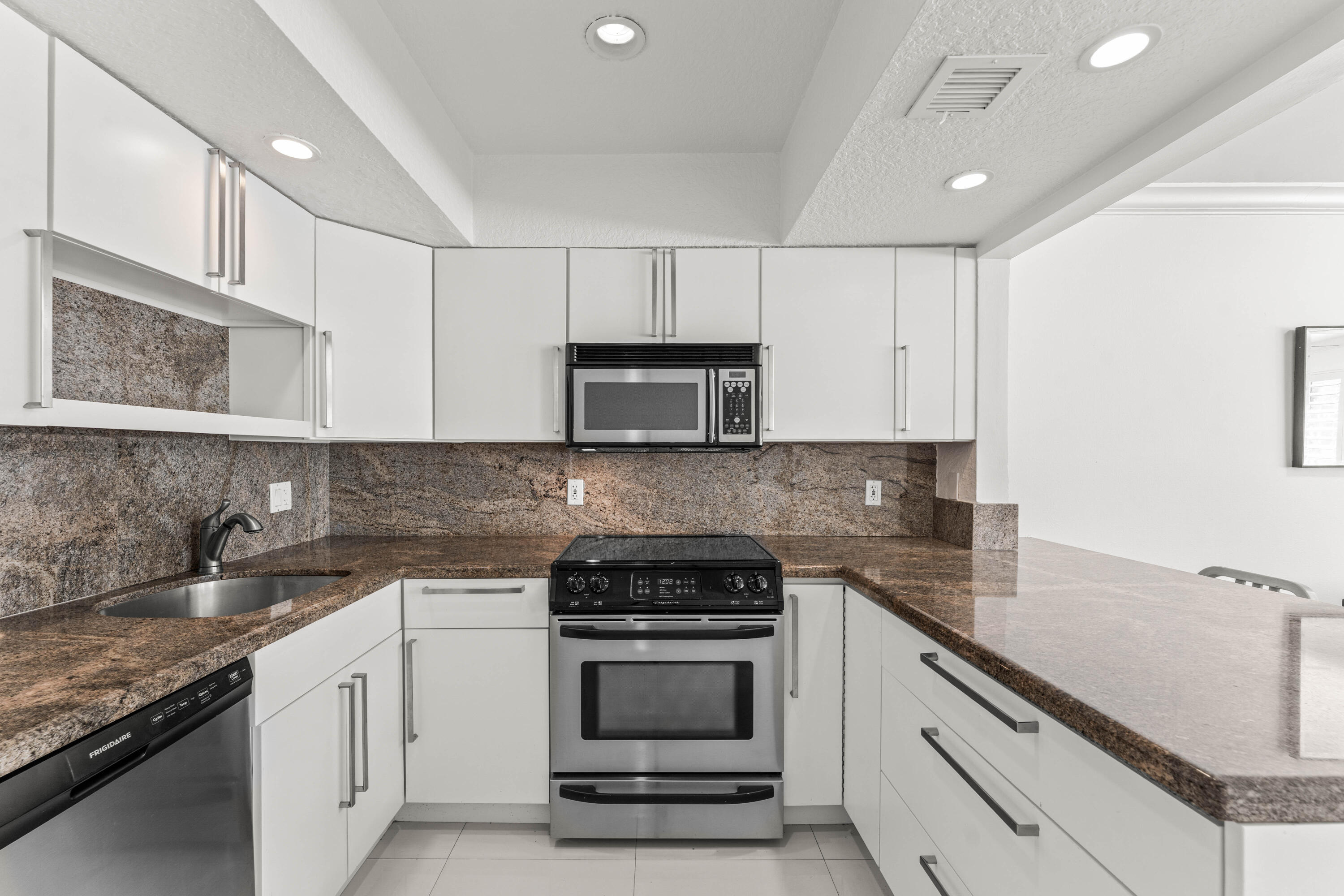 WINDEMERE HOUSE CONDO - Residential