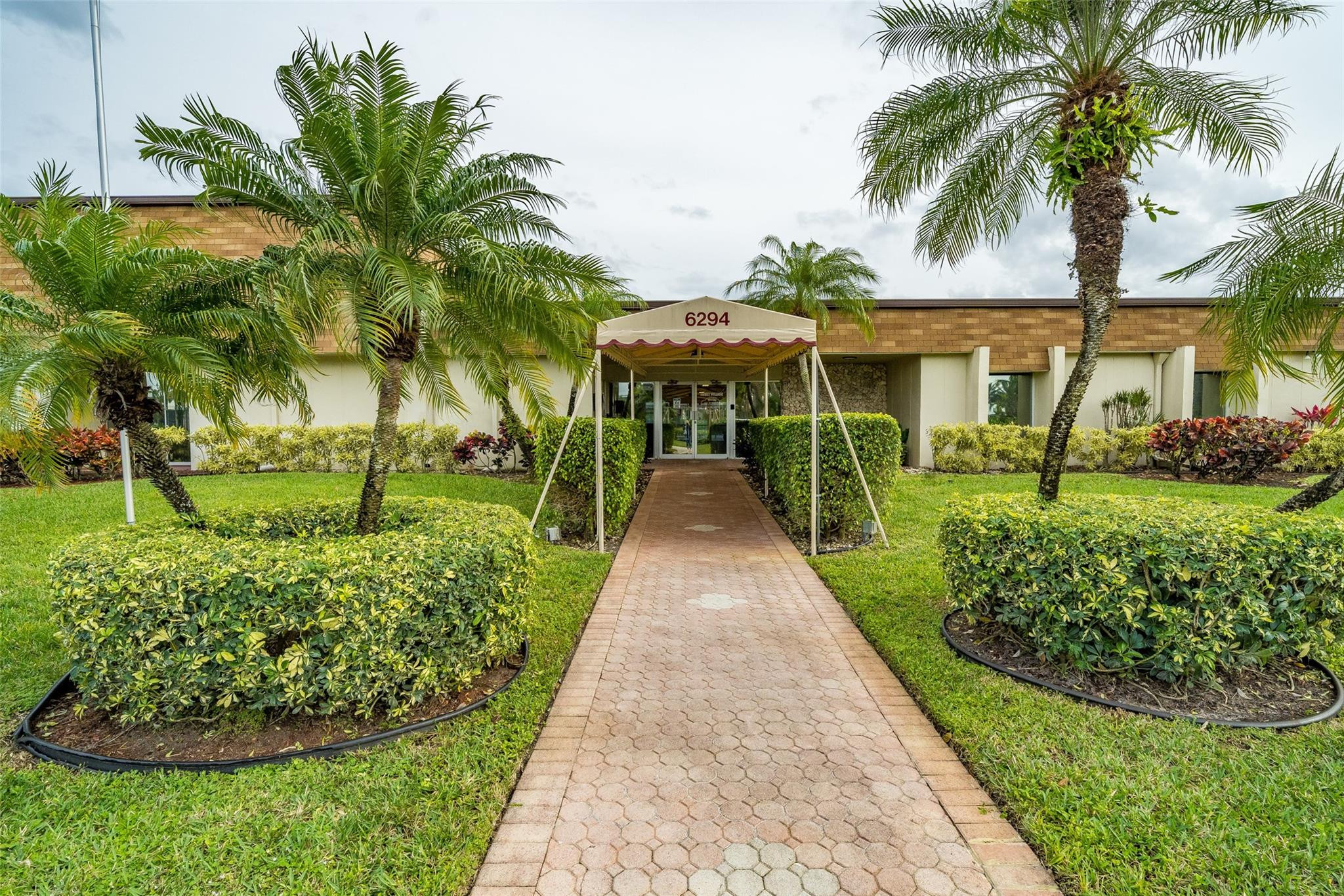 VILLAGES OF ORIOLE ABBEY CONDO - Residential