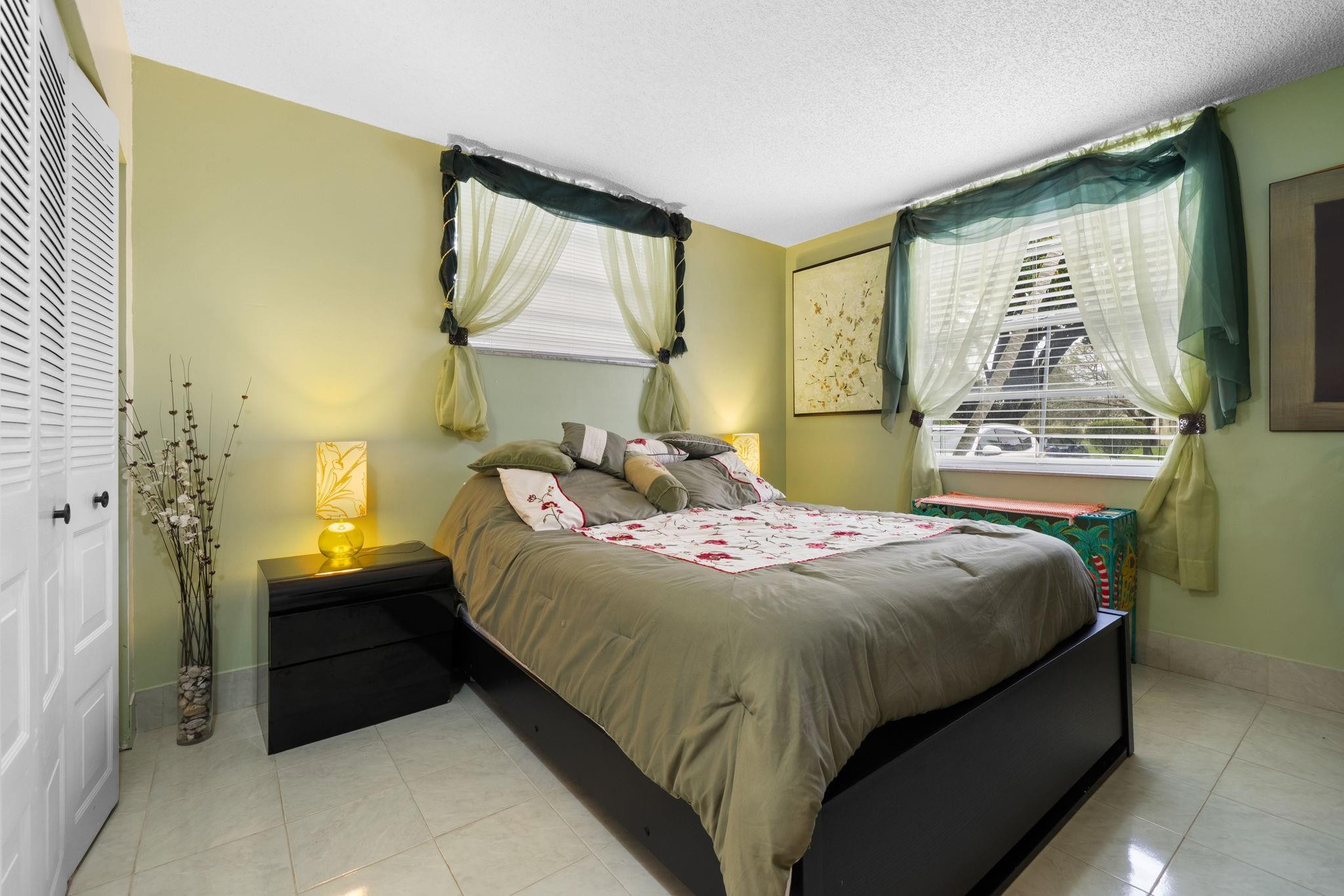 VILLAGES OF ORIOLE ABBEY CONDO - Residential