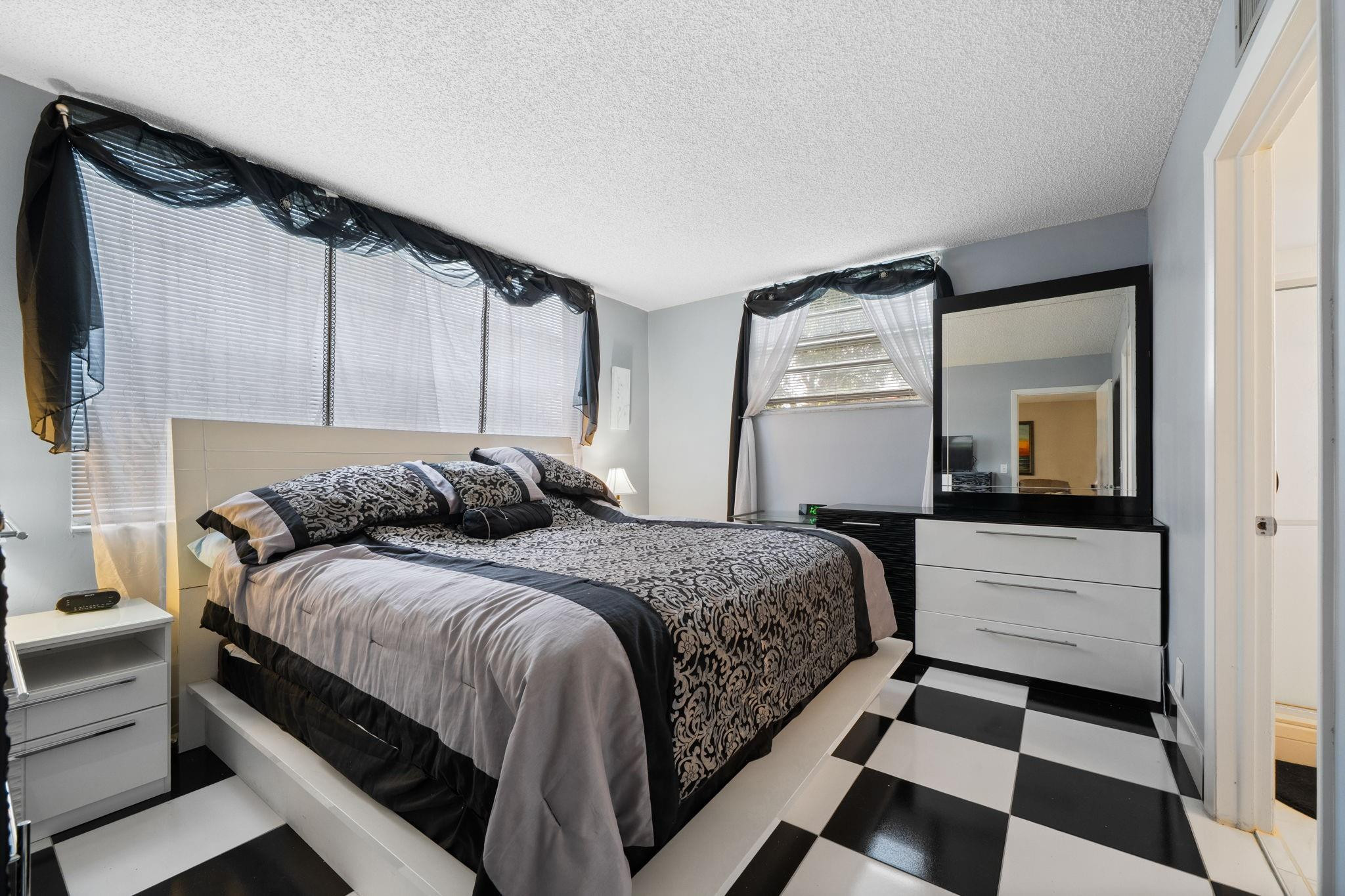 VILLAGES OF ORIOLE ABBEY CONDO - Residential