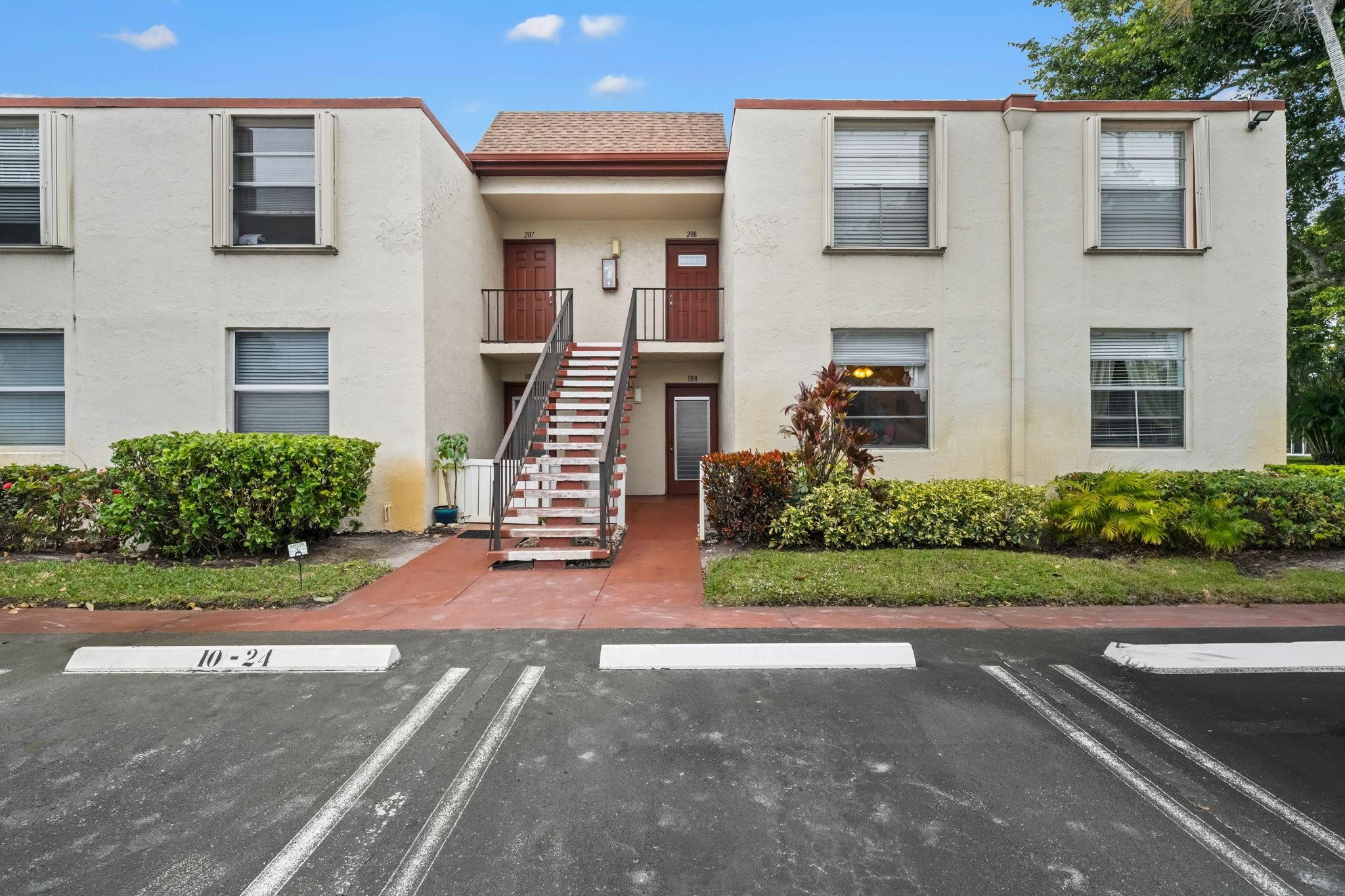 VILLAGES OF ORIOLE ABBEY CONDO - Residential