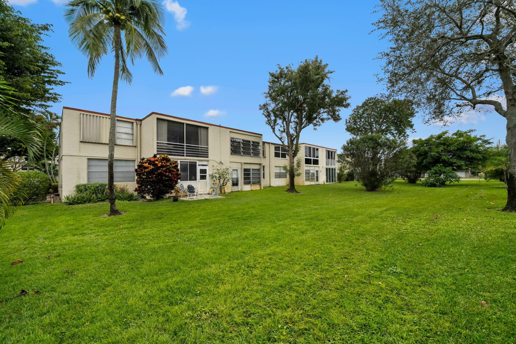 VILLAGES OF ORIOLE ABBEY CONDO - Residential