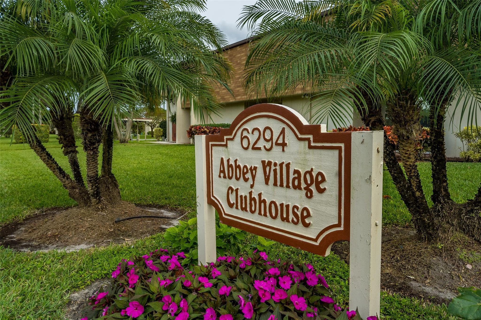 VILLAGES OF ORIOLE ABBEY CONDO - Residential