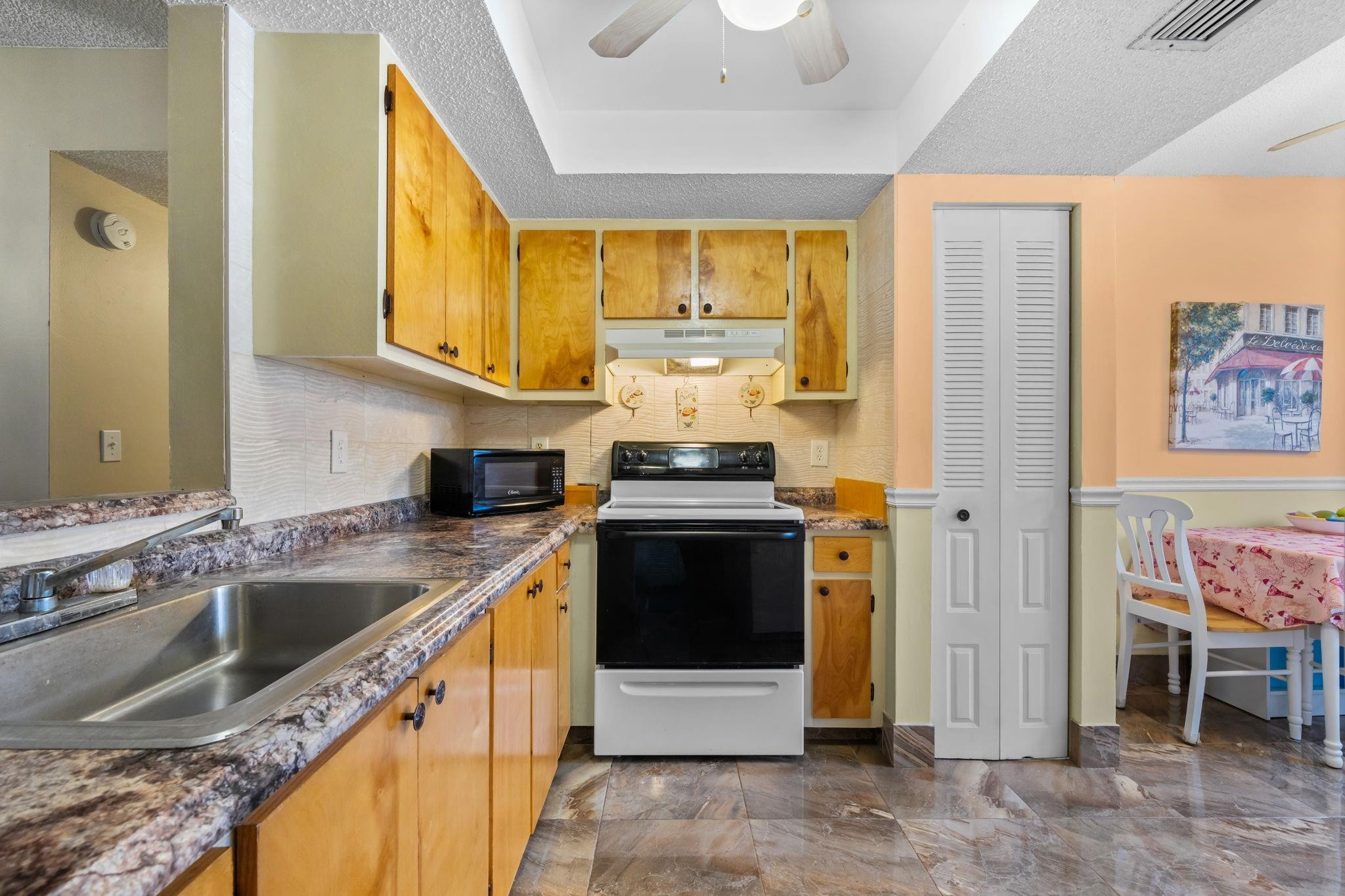 VILLAGES OF ORIOLE ABBEY CONDO - Residential