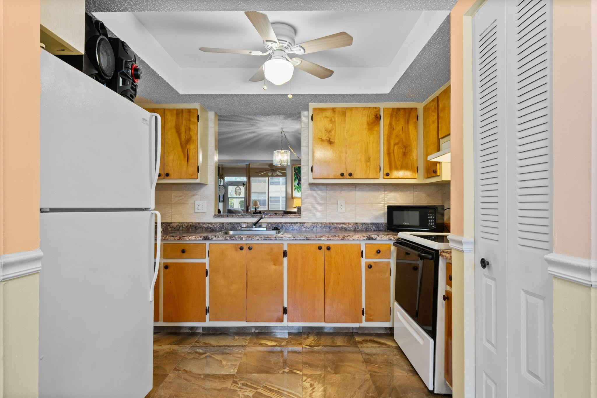 VILLAGES OF ORIOLE ABBEY CONDO - Residential